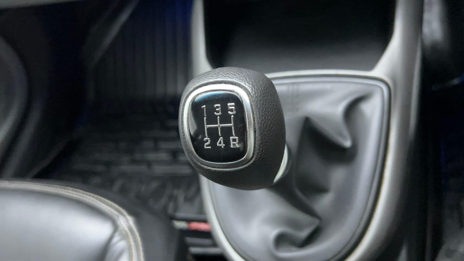 Used 2023 Hyundai Grand i10 Nios Sportz 1.2 Kappa CNG Cng Manual interior GEAR  KNOB VIEW