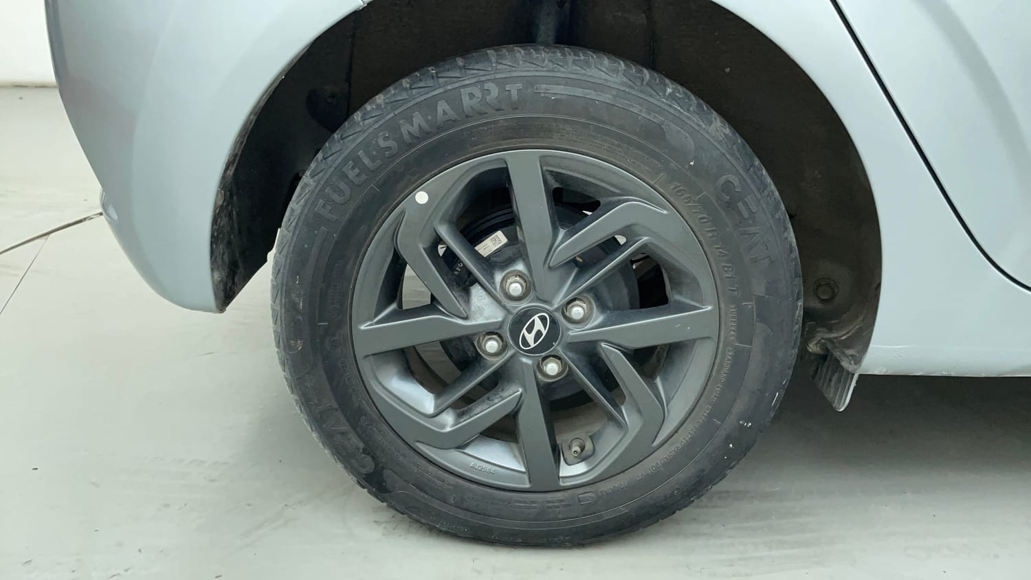 Used 2020 Hyundai Grand i10 Nios Sportz AMT 1.2 Kappa VTVT Petrol Automatic tyres RIGHT REAR TYRE RIM VIEW