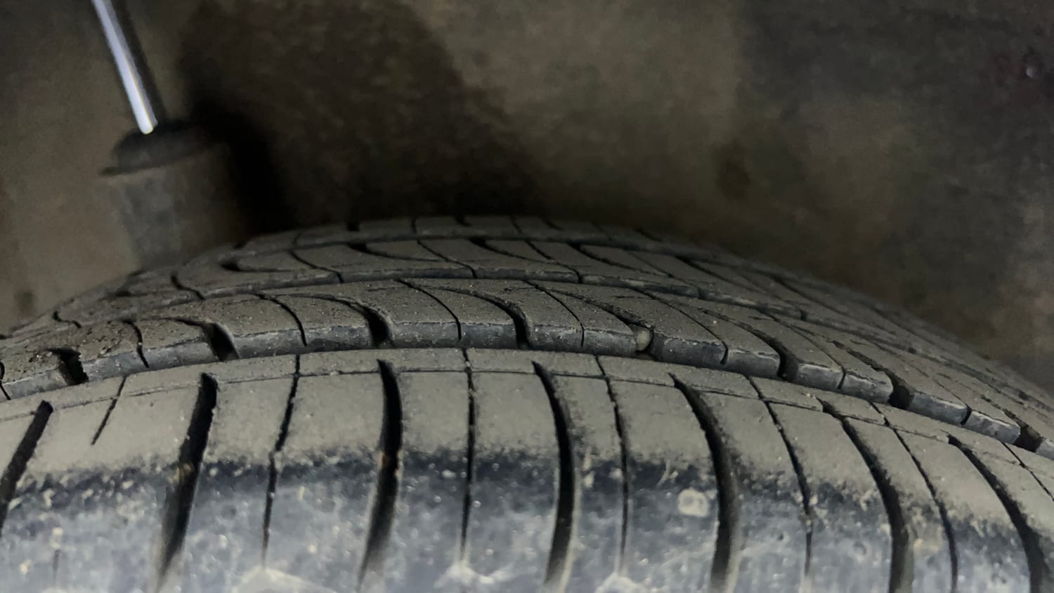 Used 2015 Honda Amaze 1.2 VX  (O)  i-VTEC Petrol Manual tyres RIGHT REAR TYRE TREAD VIEW
