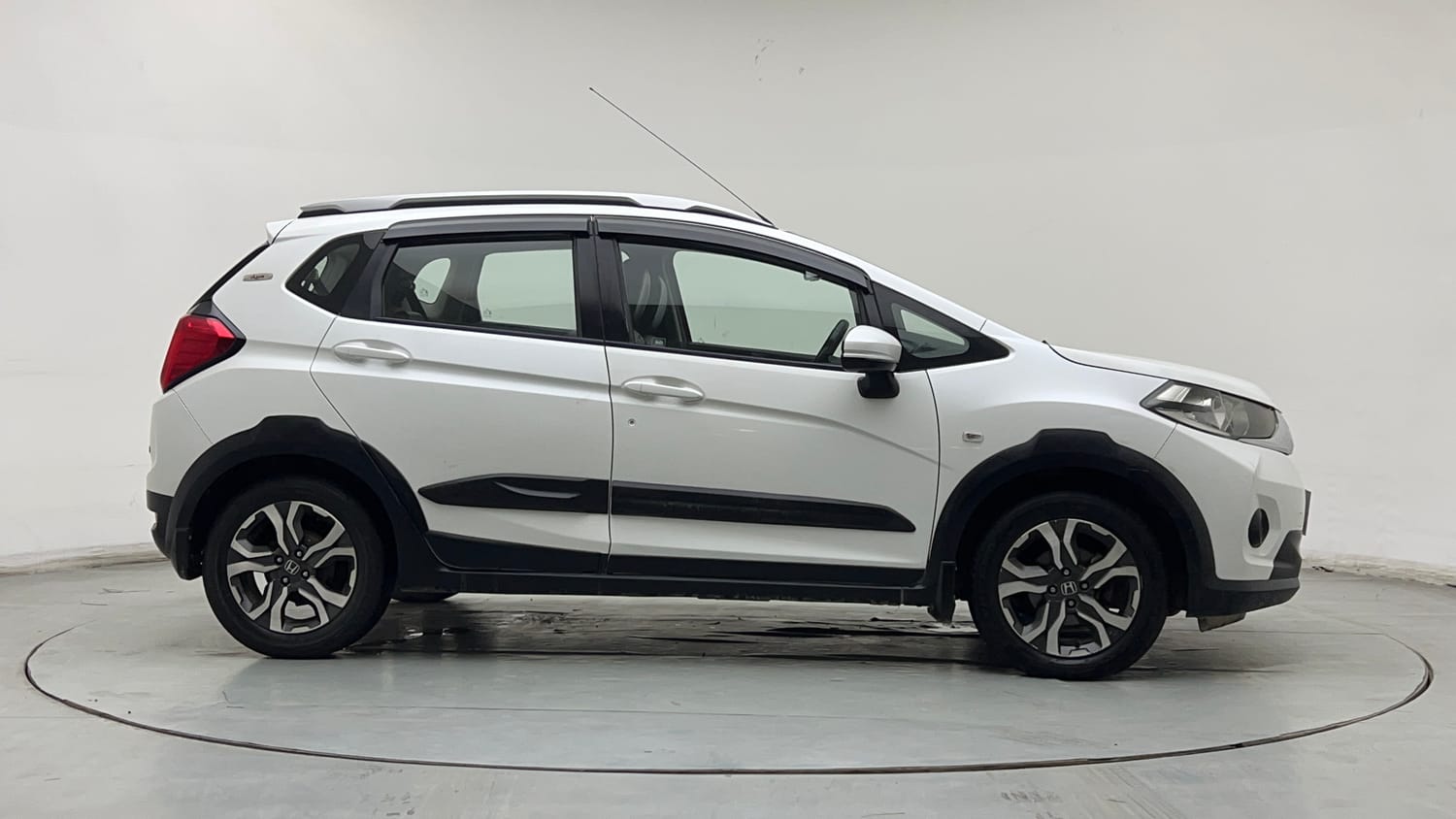 Used 2018 Honda WR-V S MT Petrol Petrol Manual exterior RIGHT SIDE VIEW