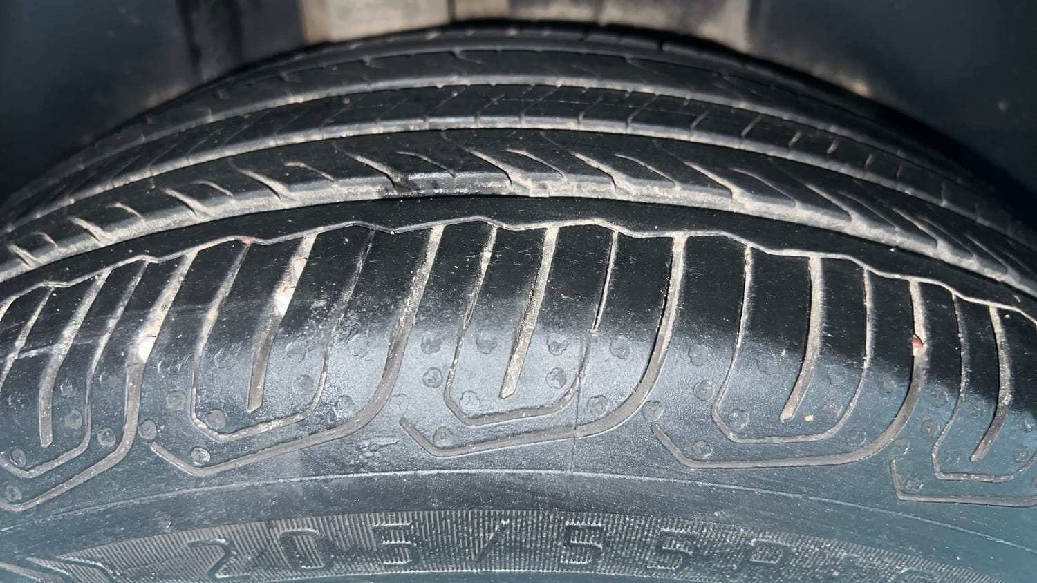 Used 2023 Skoda Slavia Style 1.0L TSI MT Petrol Manual tyres RIGHT REAR TYRE TREAD VIEW