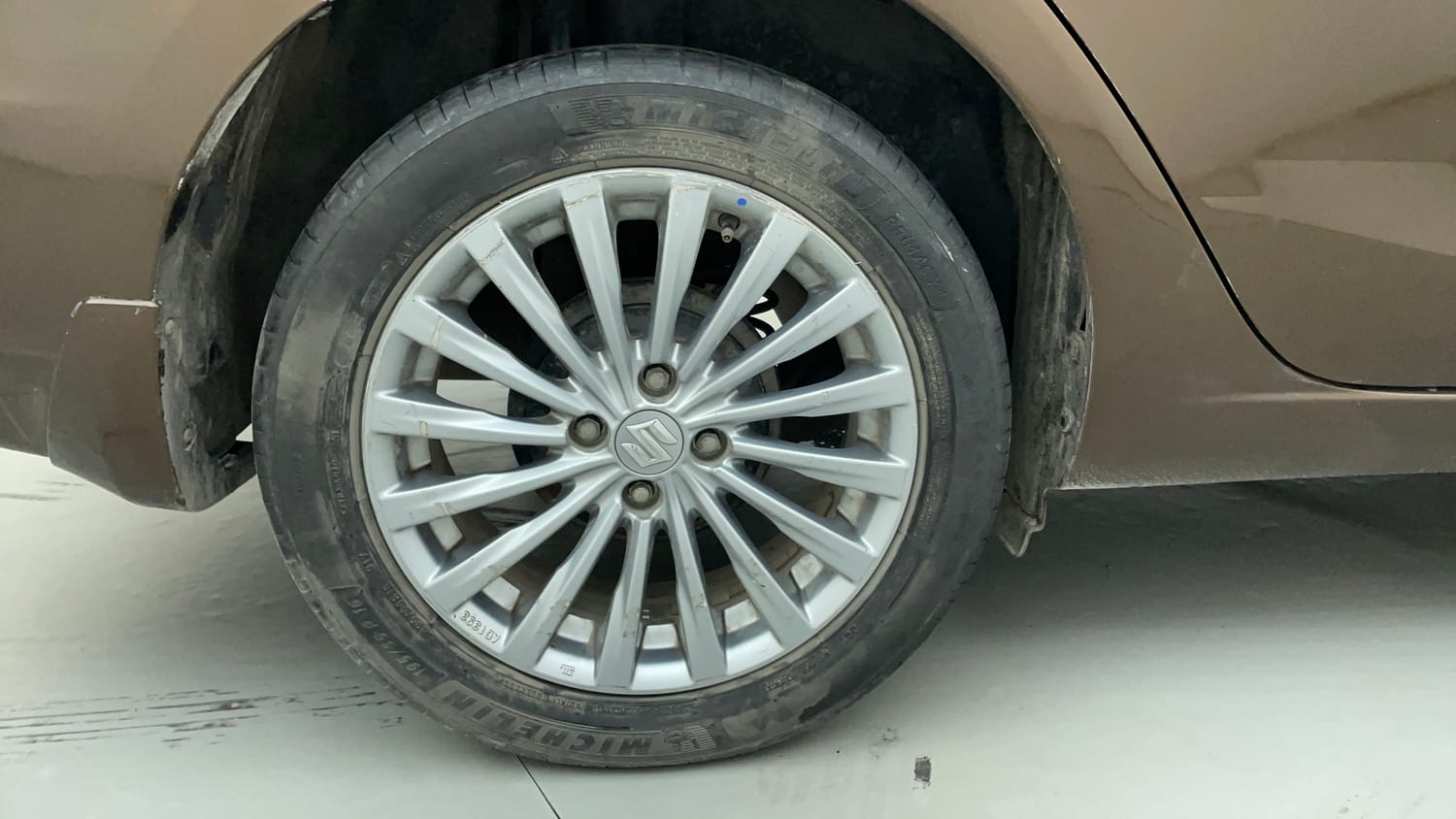 Used 2017 Maruti Suzuki Ciaz Alpha 1.3 Hybrid Diesel Manual tyres RIGHT REAR TYRE RIM VIEW