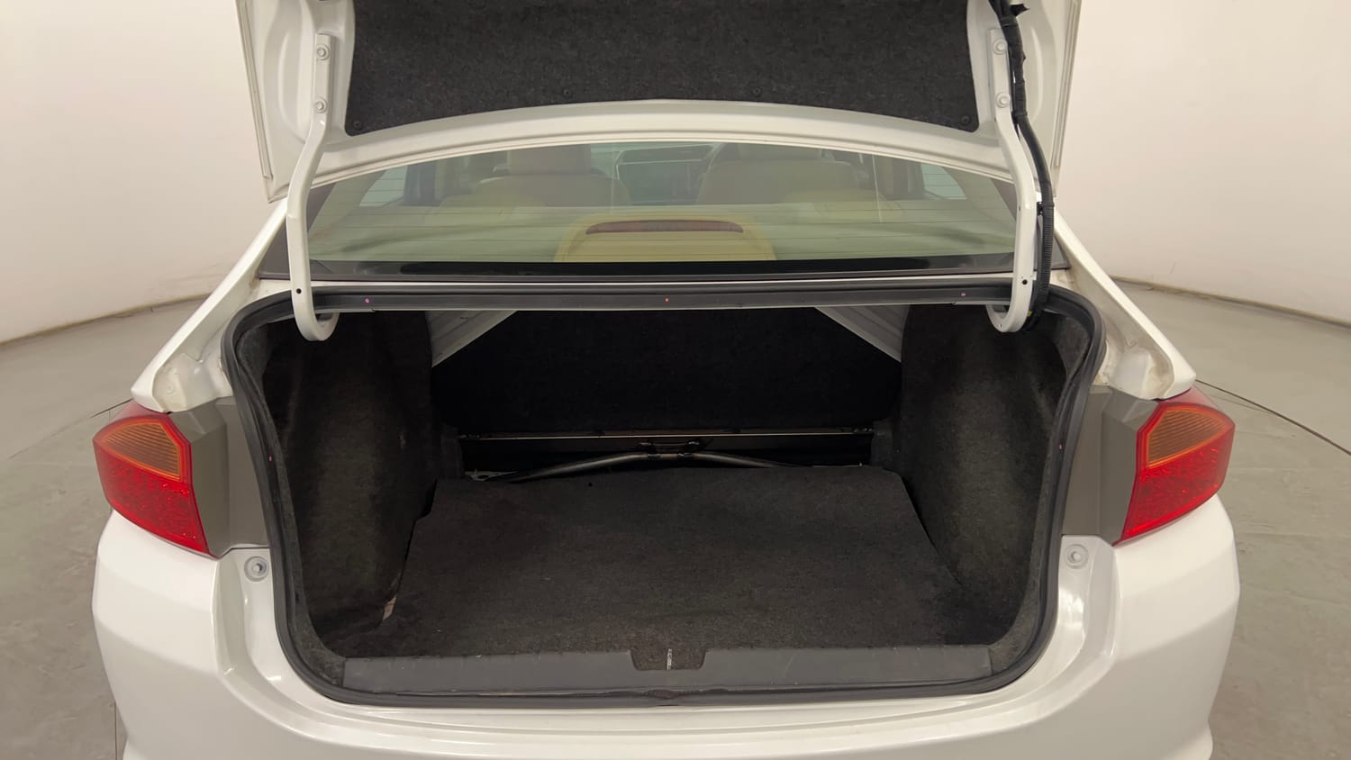 Used 2018 Honda City VX Petrol Petrol Manual interior DICKY INSIDE VIEW