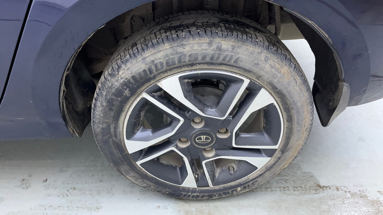 Used 2021 Tata Tigor XZA Plus Petrol Automatic tyres LEFT REAR TYRE RIM VIEW