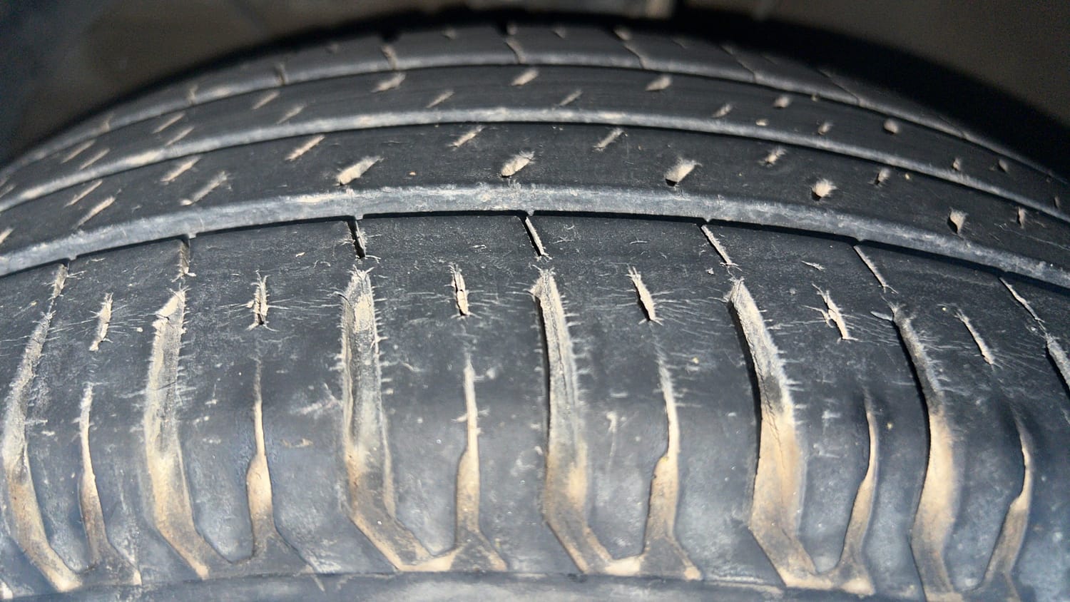 Used 2017 Maruti Suzuki Dzire ZXi Plus AMT Petrol Automatic tyres LEFT FRONT TYRE TREAD VIEW