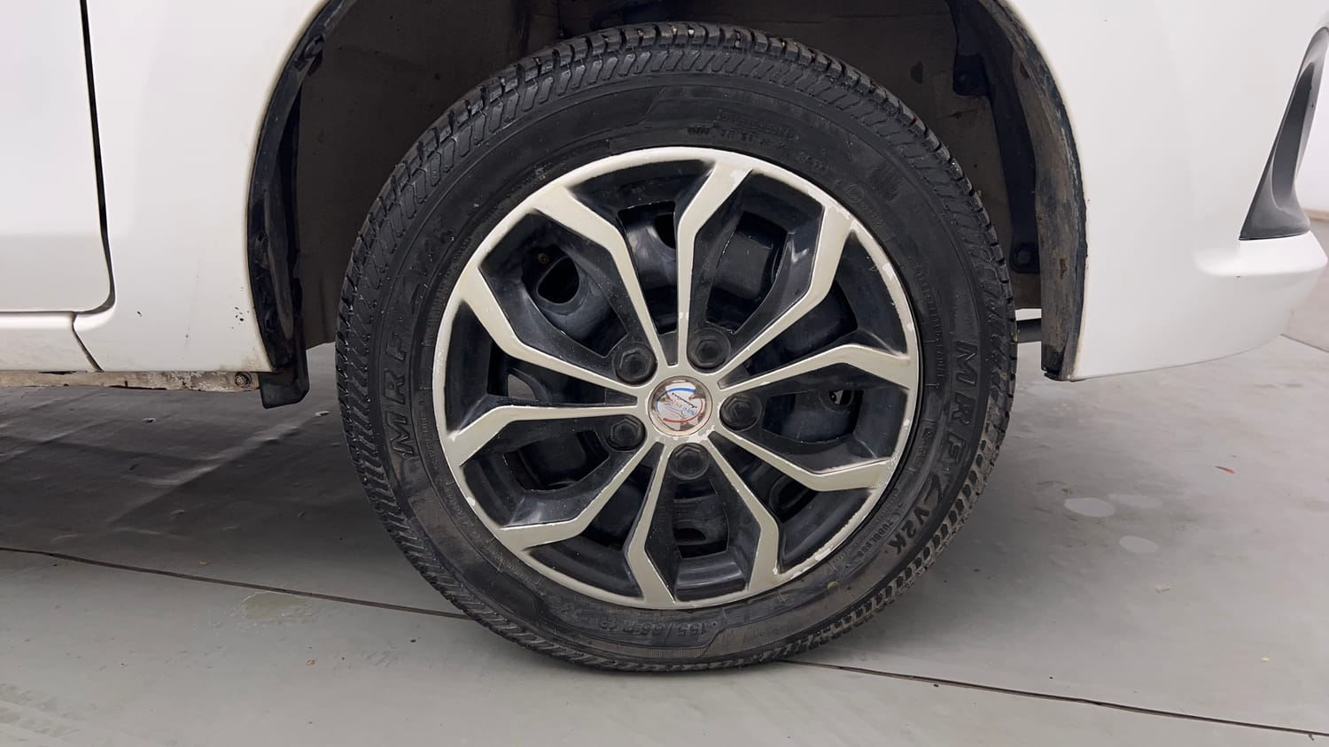 Used 2014 Maruti Suzuki Alto K10 VXi AMT Petrol Automatic tyres RIGHT FRONT TYRE RIM VIEW