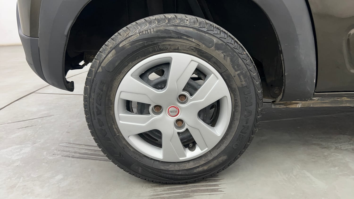 Used 2019 Renault Kwid RXT (O) 1.0 SCE Edition Petrol Manual tyres RIGHT REAR TYRE RIM VIEW
