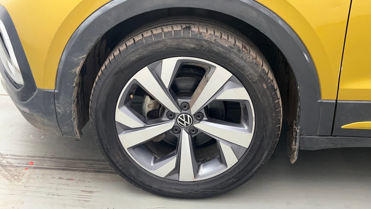 Used 2022 Volkswagen Taigun Topline 1.0 TSI MT Petrol Manual tyres LEFT FRONT TYRE RIM VIEW