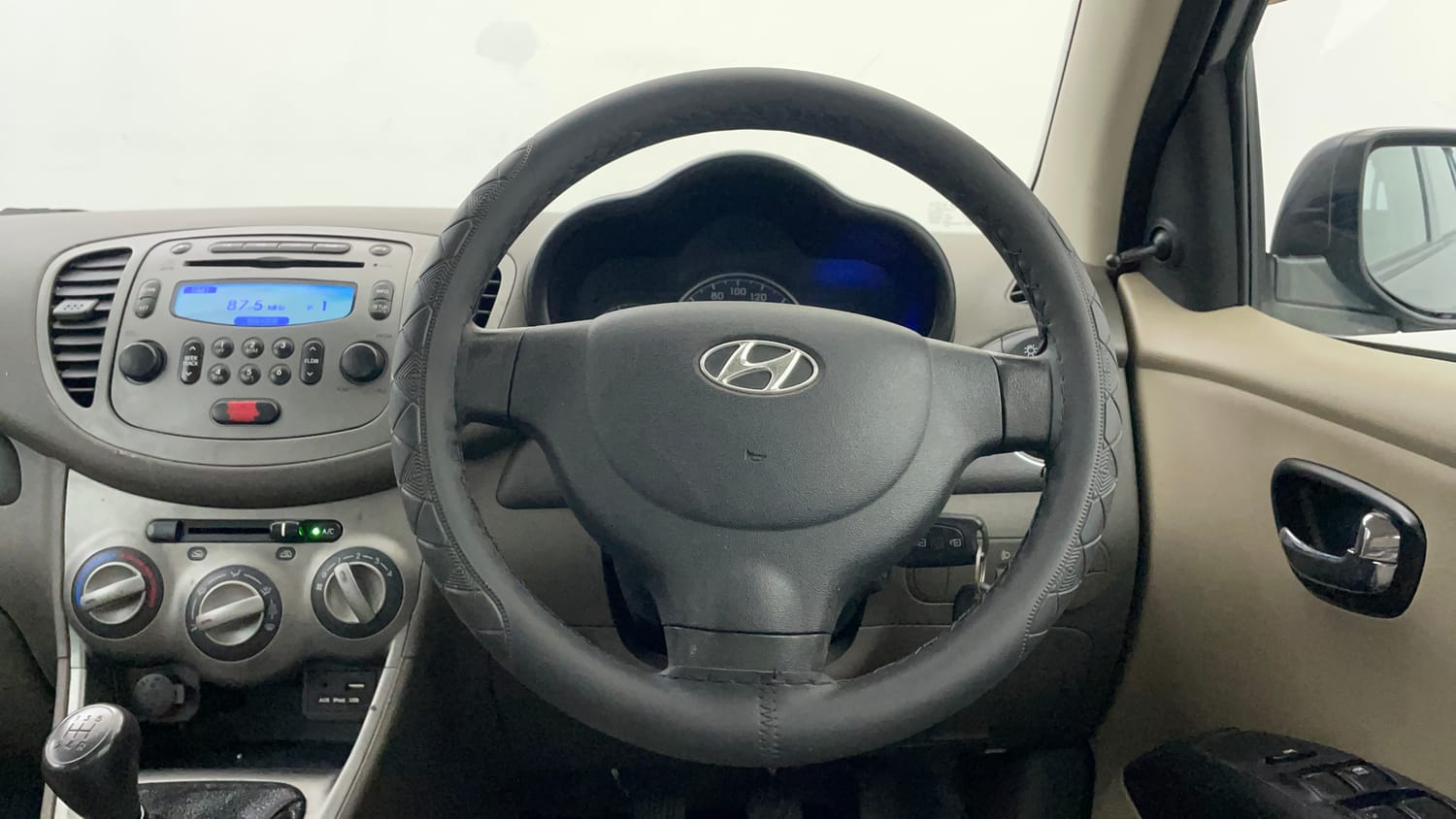 Used 2016 Hyundai i10 Sportz 1.1 iRDE2 Petrol Manual interior STEERING VIEW