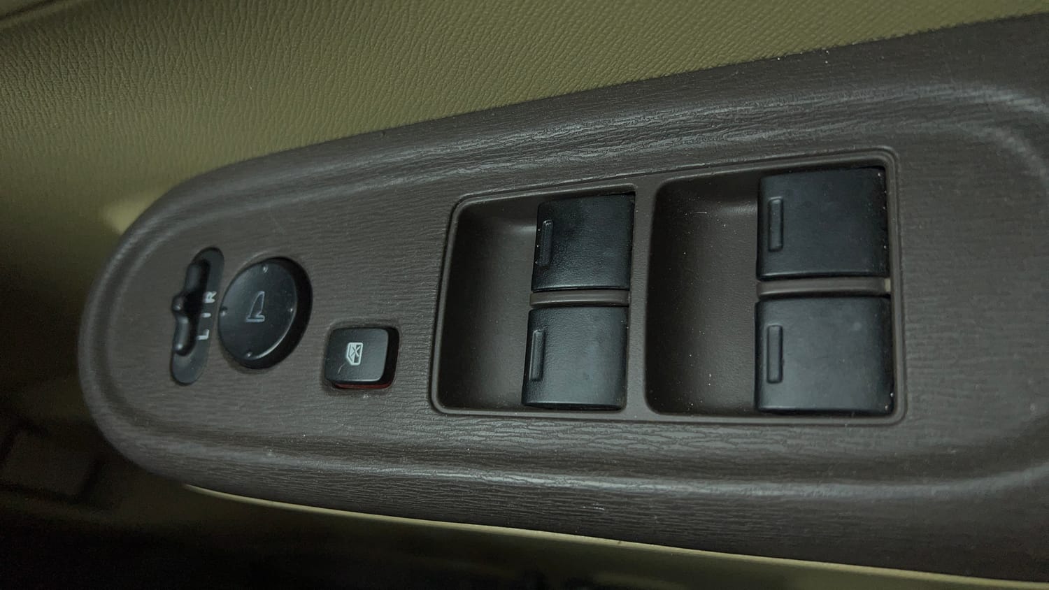 Used 2013 Honda Brio S MT Petrol Manual top_features Power windows