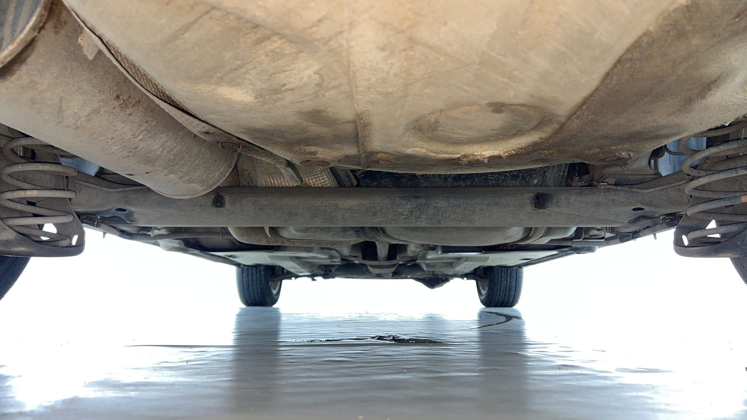 Used 2016 Volkswagen Vento Highline Petrol AT Petrol Automatic extra REAR UNDERBODY VIEW (TAKEN FROM REAR)