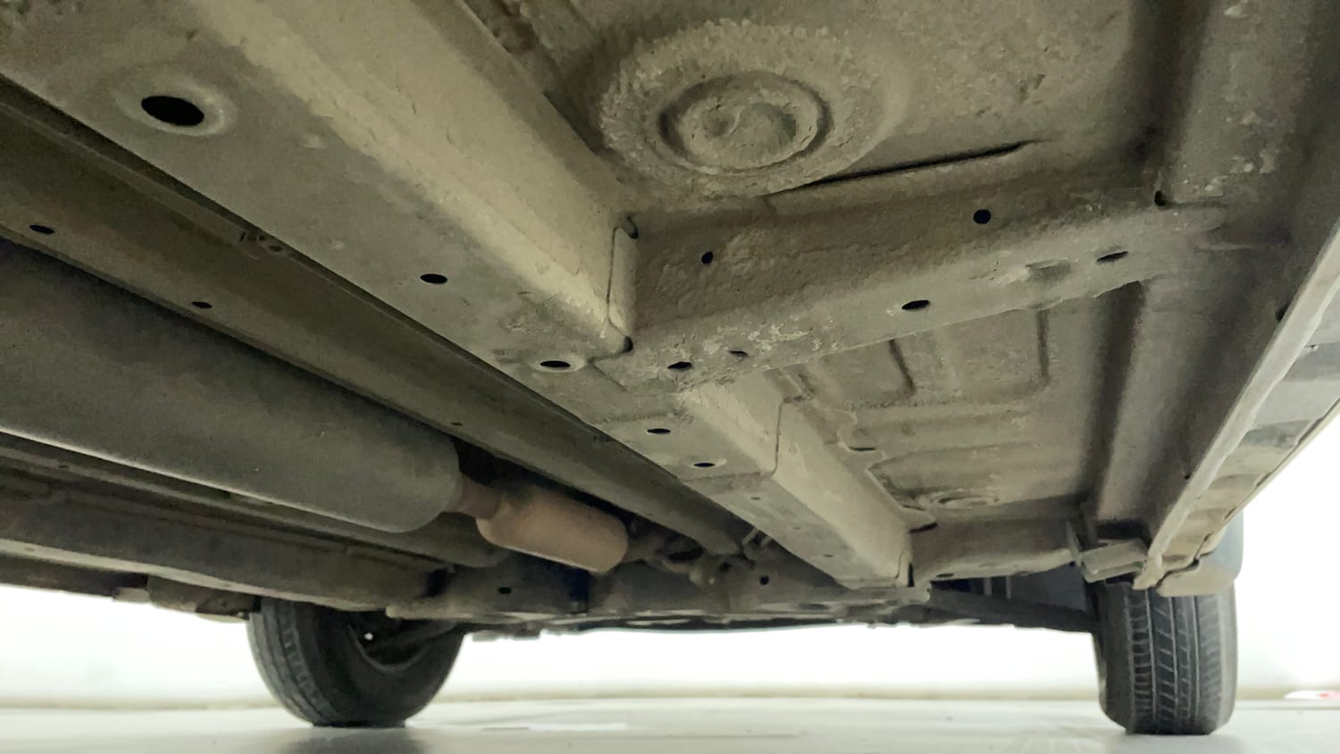 Used 2014 Maruti Suzuki Swift VXi Petrol Manual extra REAR RIGHT UNDERBODY VIEW