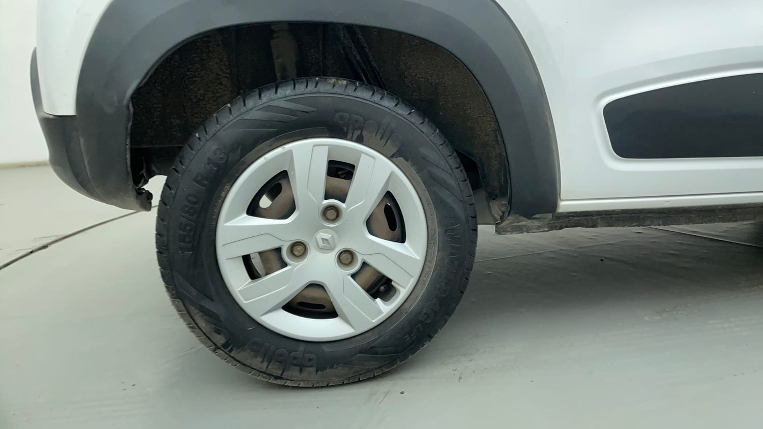 Used 2016 Renault Kwid RXT Petrol Manual tyres RIGHT REAR TYRE RIM VIEW