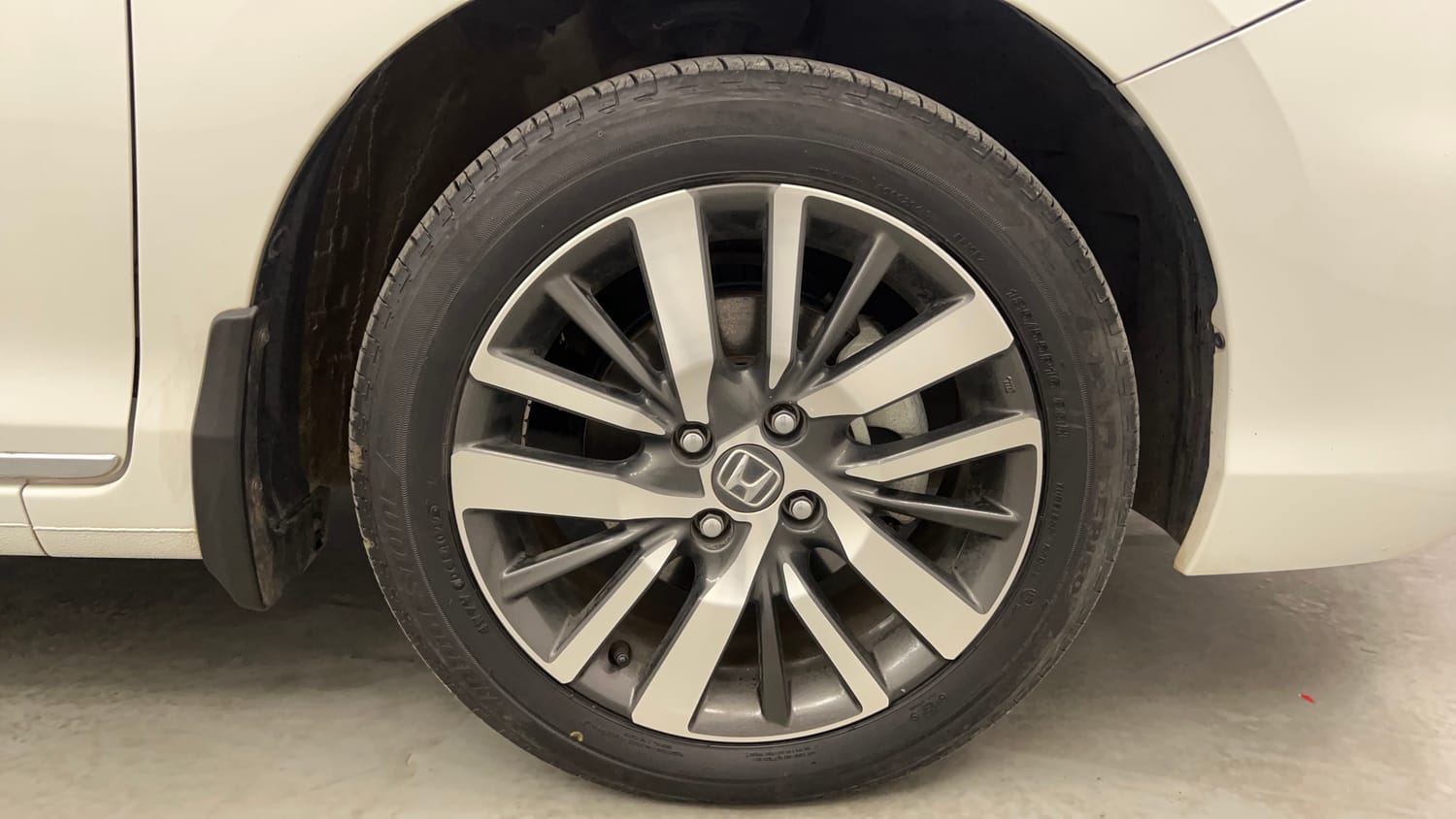 Used 2023 Honda City ZX CVT Petrol Petrol Automatic tyres RIGHT FRONT TYRE RIM VIEW