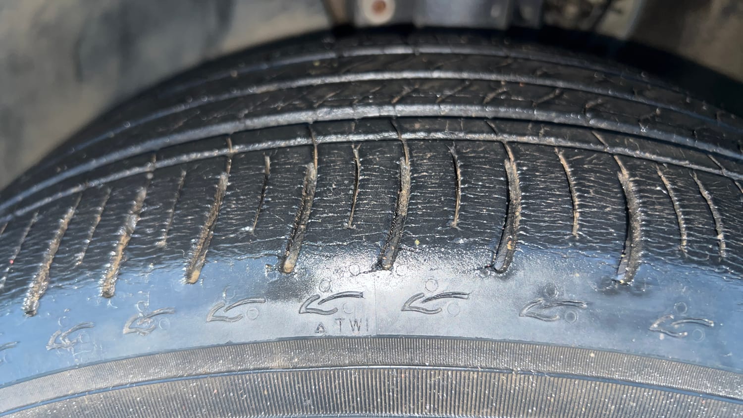Used 2016 Volkswagen Vento Highline Petrol AT Petrol Automatic tyres LEFT FRONT TYRE TREAD VIEW