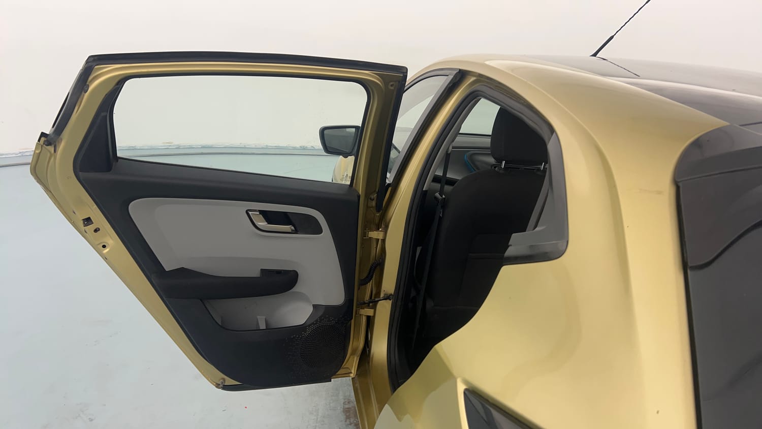 Used 2020 Tata Altroz XZ (O) Petrol Petrol Manual interior LEFT REAR DOOR OPEN VIEW