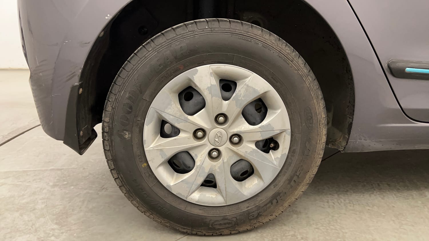 Used 2017 Hyundai Elite i20 Sportz 1.2 Petrol Manual tyres RIGHT REAR TYRE RIM VIEW
