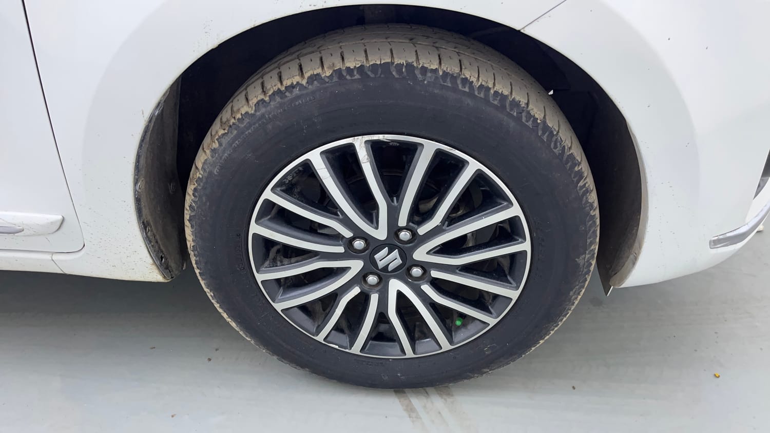 Used 2018 Maruti Suzuki Dzire ZXi Plus AMT Petrol Automatic tyres RIGHT FRONT TYRE RIM VIEW