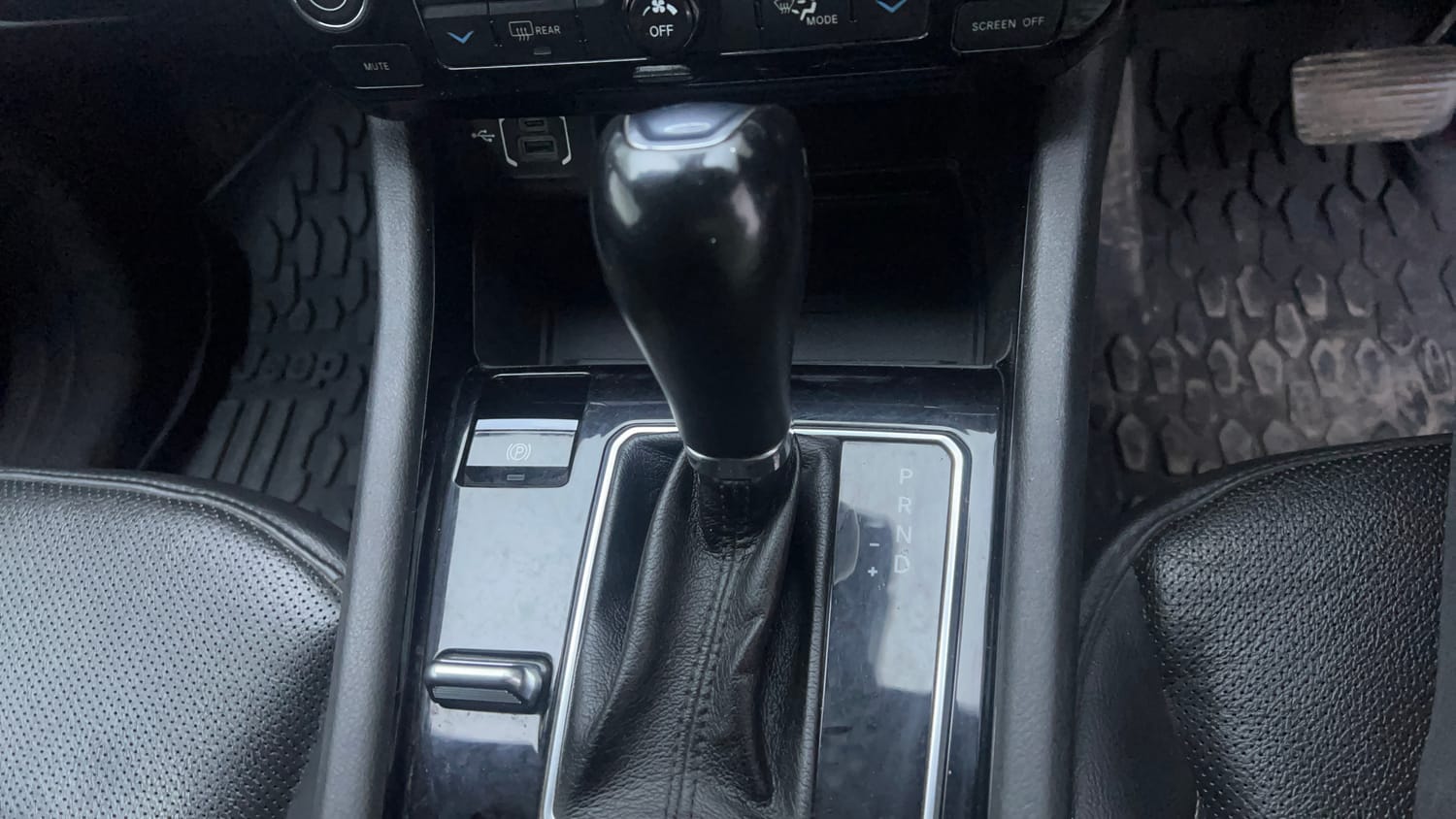 Used 2021 Jeep Compass Model S (O) Diesel 4x4 AT Diesel Automatic interior GEAR  KNOB VIEW