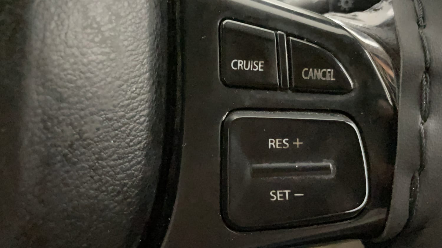 Used 2018 Maruti Suzuki Ciaz Alpha Hybrid 1.5 AT Petrol Automatic top_features Cruise control