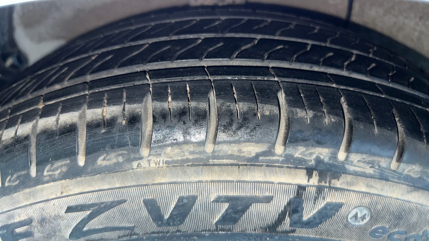 Used 2024 Hyundai Aura SX Plus 1.2 AMT Petrol Petrol Automatic tyres RIGHT REAR TYRE TREAD VIEW