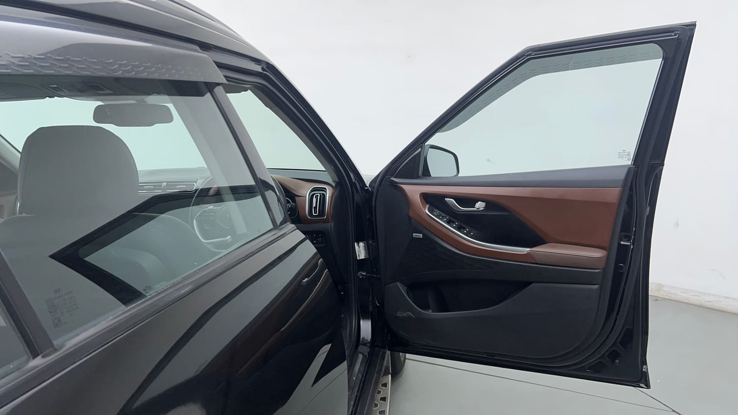 Used 2022 Hyundai Alcazar Signature (O) 6 STR 1.5 Diesel AT Diesel Automatic interior RIGHT FRONT DOOR OPEN VIEW