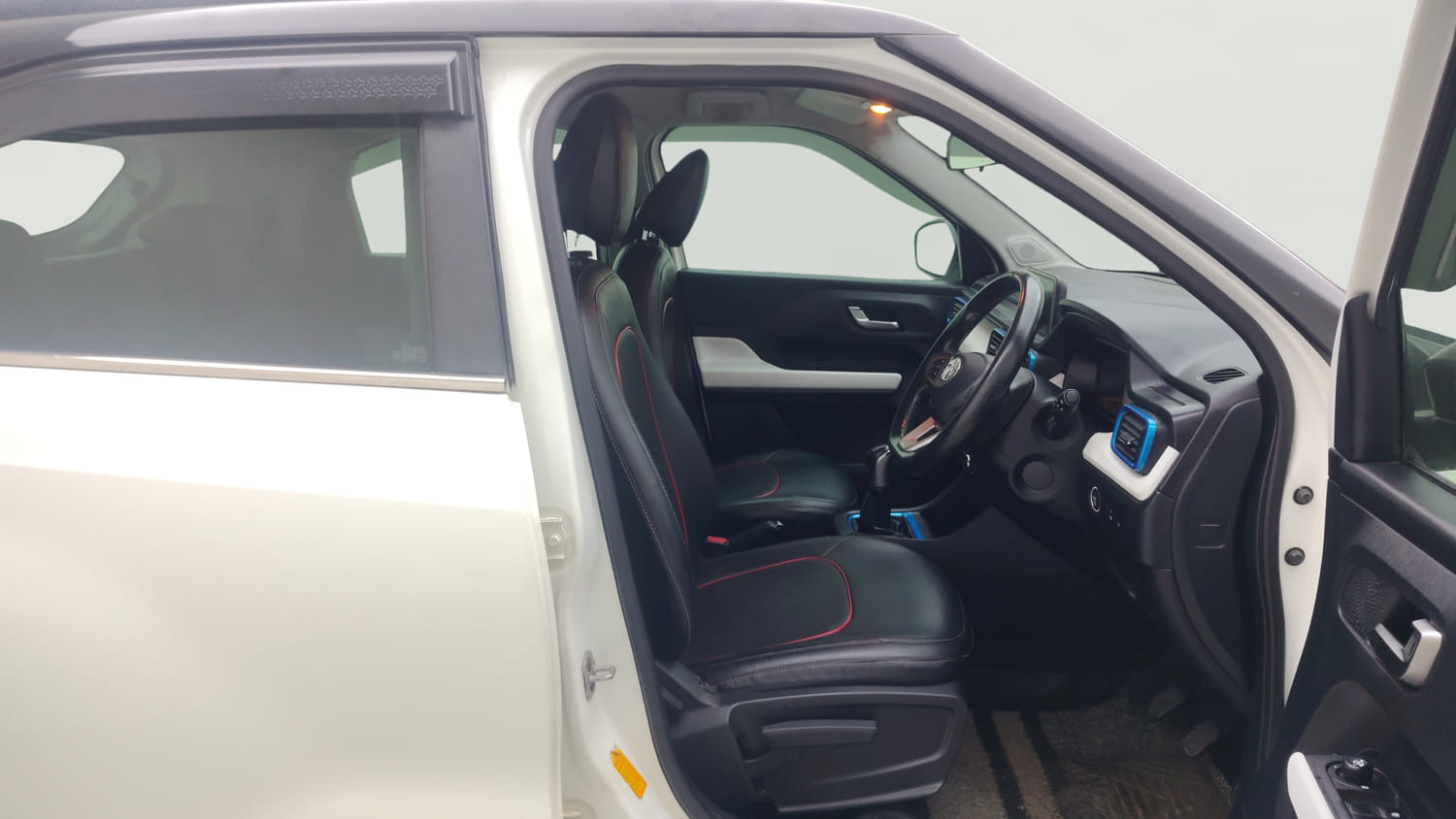Used 2022 Tata Punch Creative Dual Tone Petrol Manual interior RIGHT SIDE FRONT DOOR CABIN VIEW