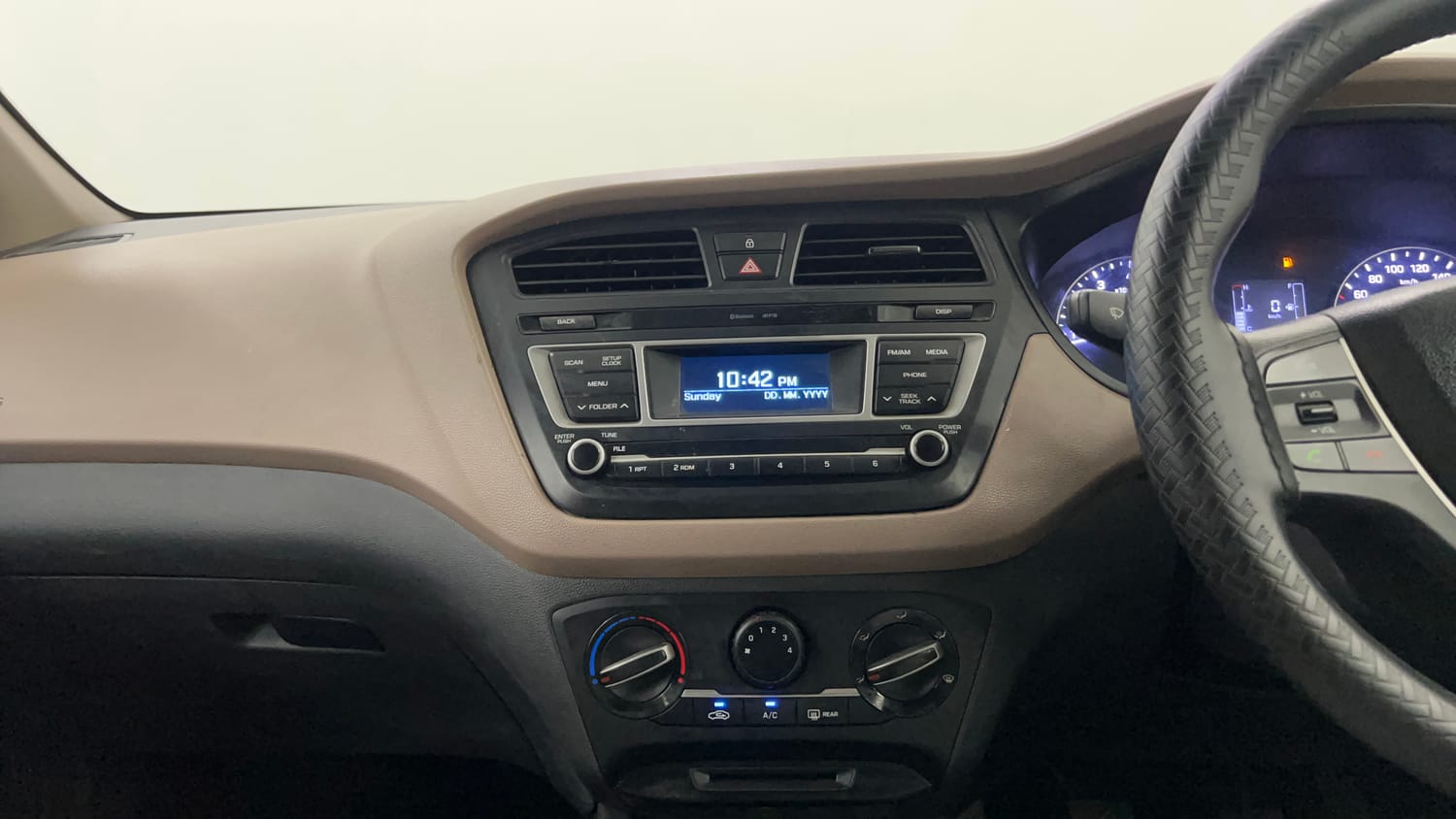 Used 2017 Hyundai Elite i20 Sportz 1.2 Petrol Manual interior MUSIC SYSTEM & AC CONTROL VIEW