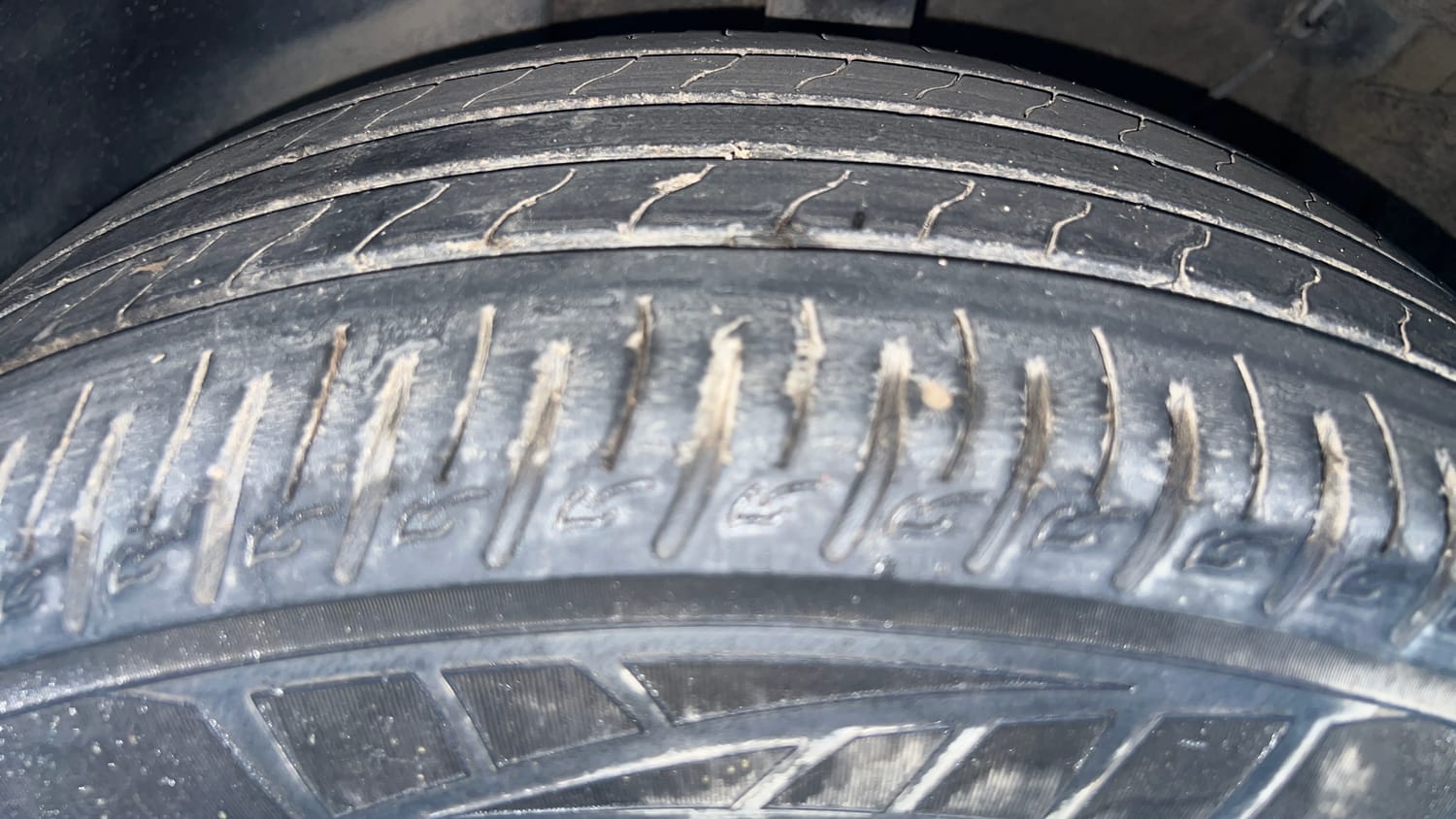 Used 2020 Kia Sonet HTX 1.0 iMT Petrol Manual tyres LEFT FRONT TYRE TREAD VIEW