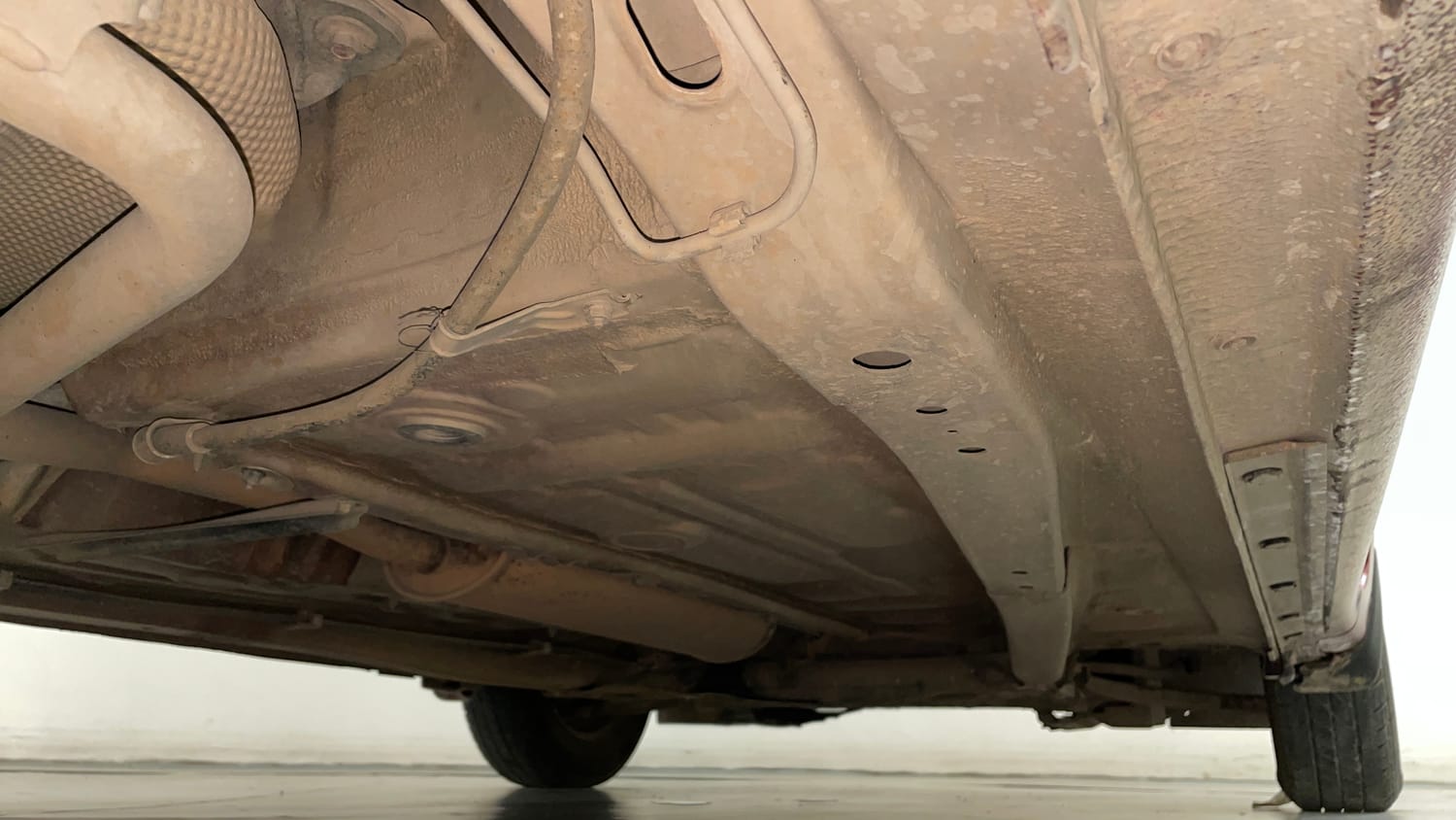 Used 2017 Maruti Suzuki Dzire VXi AMT Petrol Automatic extra REAR RIGHT UNDERBODY VIEW