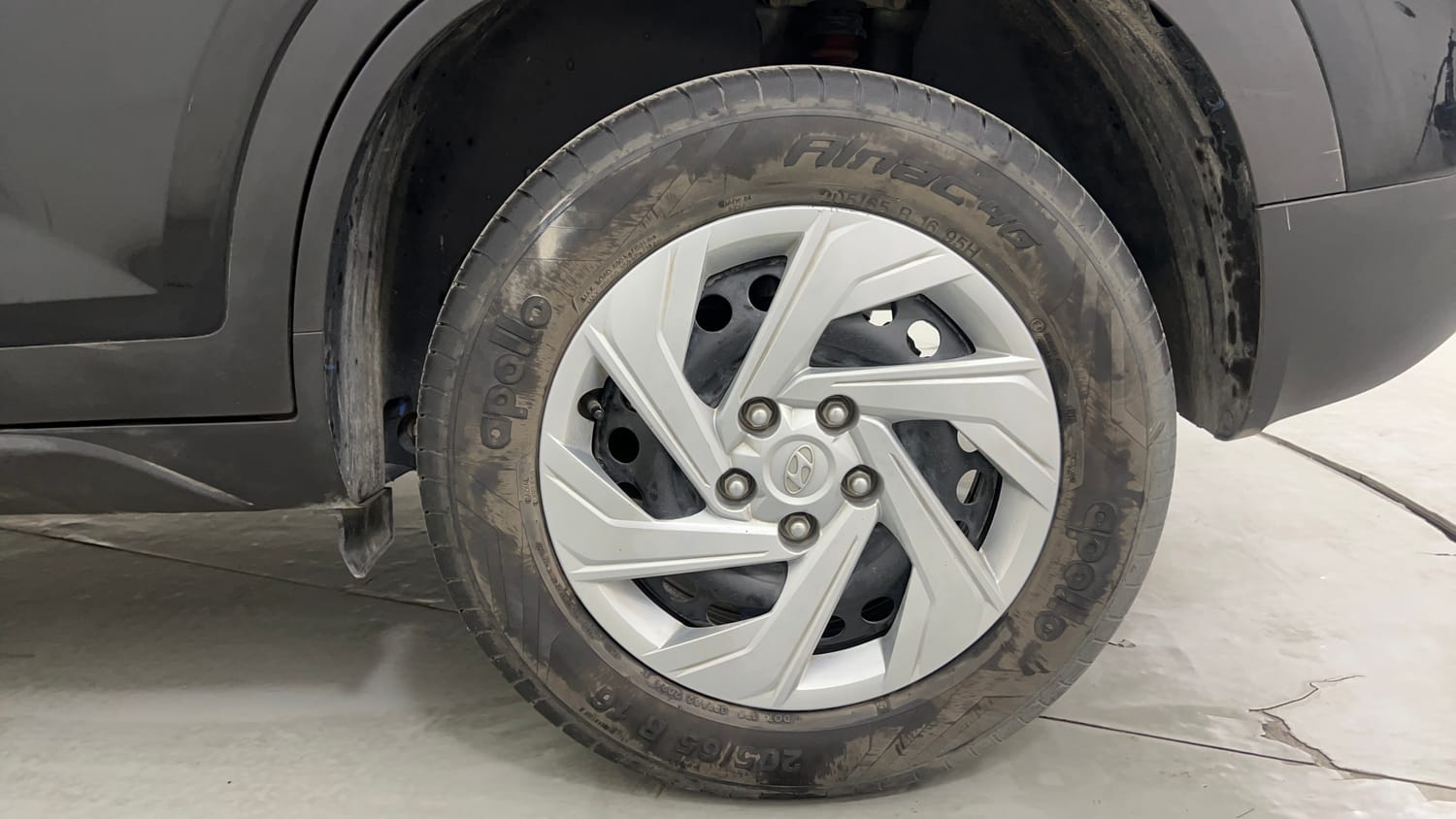 Used 2024 Hyundai Creta 1.5 MPi Petrol MT E Petrol Manual tyres LEFT REAR TYRE RIM VIEW