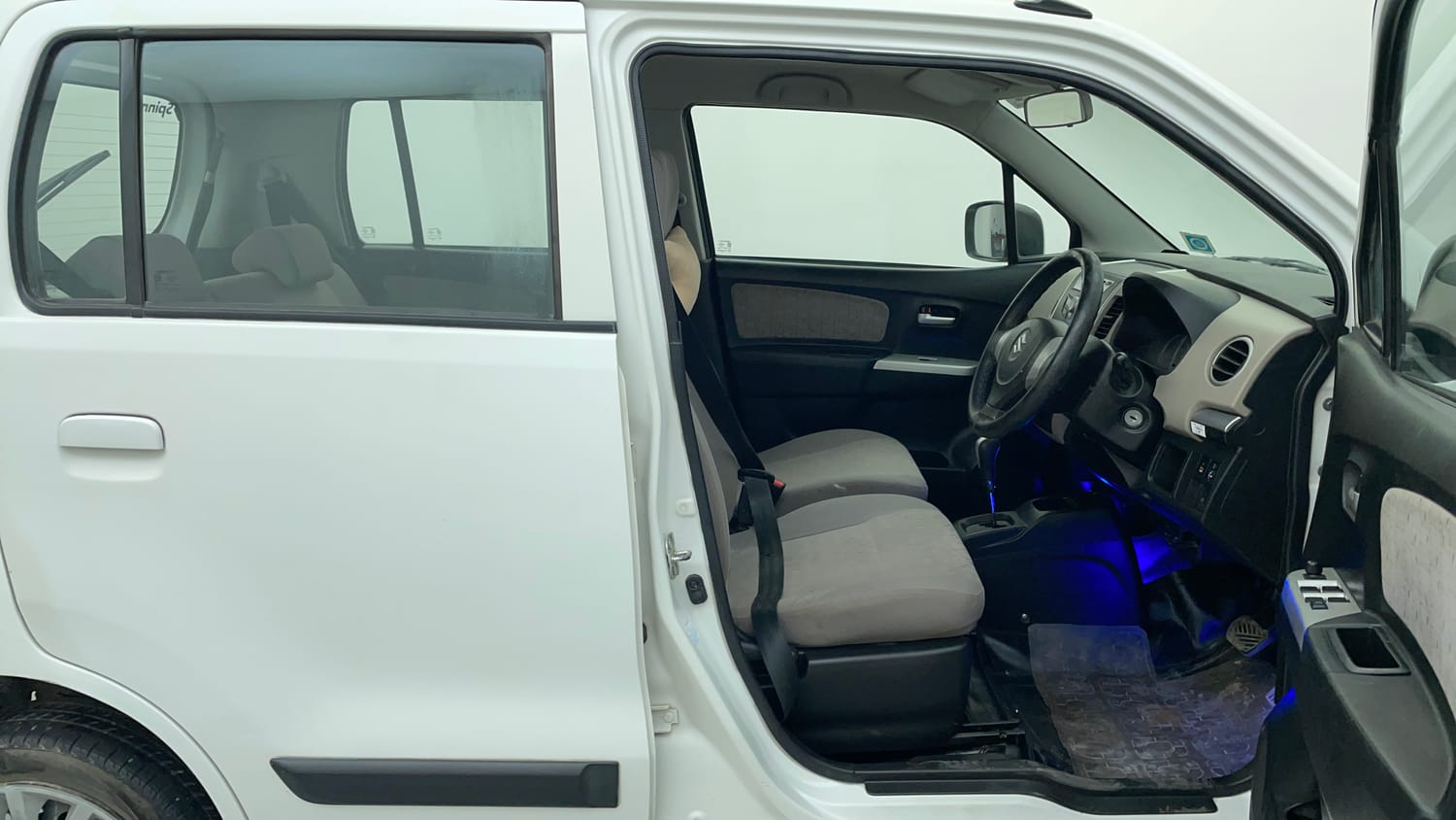 Used 2016 Maruti Suzuki Wagon R 1.0 VXI AMT Petrol Automatic interior RIGHT SIDE FRONT DOOR CABIN VIEW