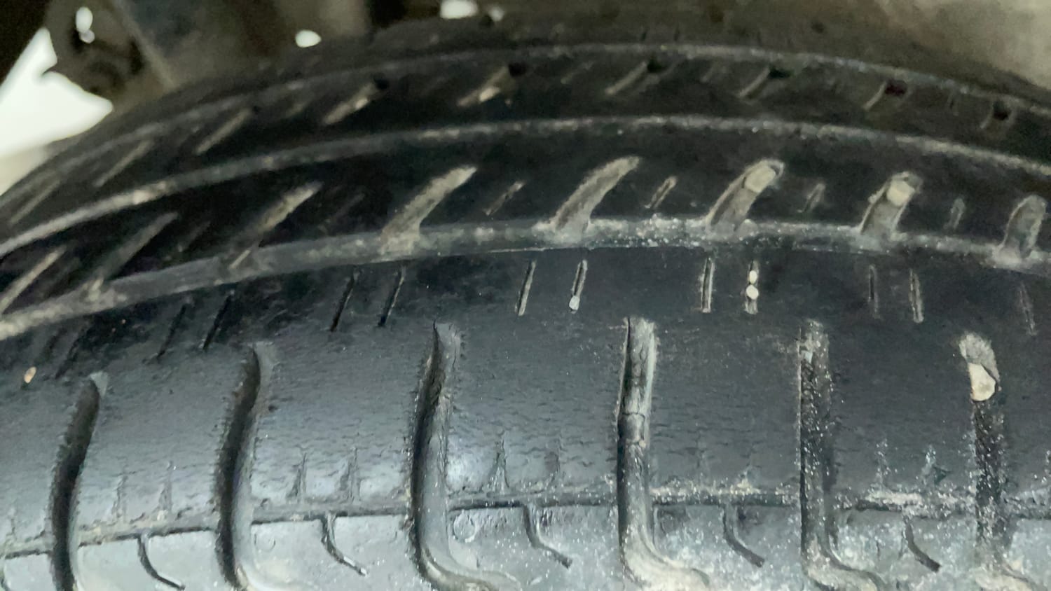 Used 2016 Maruti Suzuki Wagon R 1.0 VXI AMT Petrol Automatic tyres RIGHT REAR TYRE TREAD VIEW