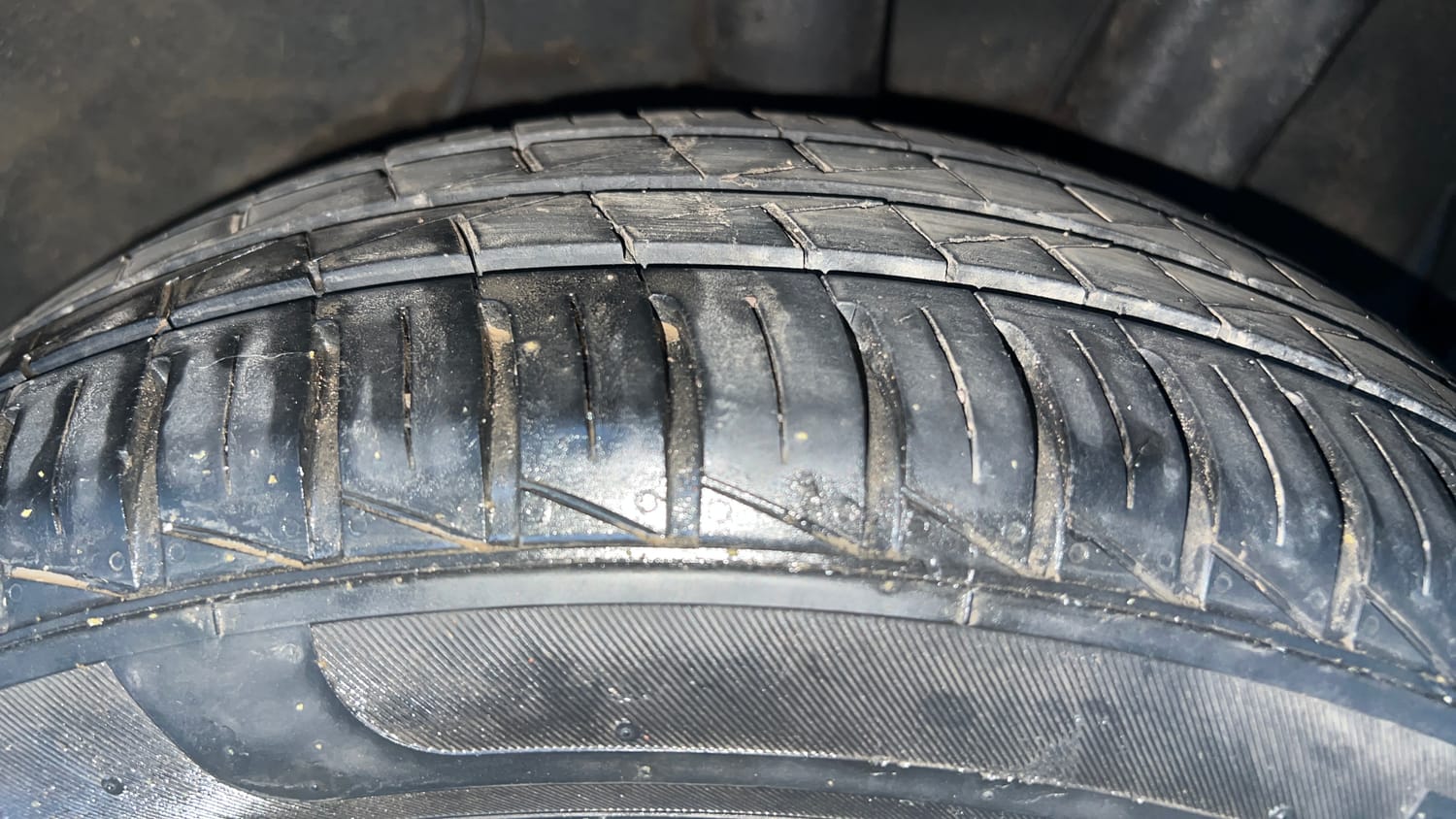 Used 2022 Hyundai Grand i10 Nios Sportz AMT 1.2 Kappa VTVT Petrol Automatic tyres LEFT REAR TYRE TREAD VIEW