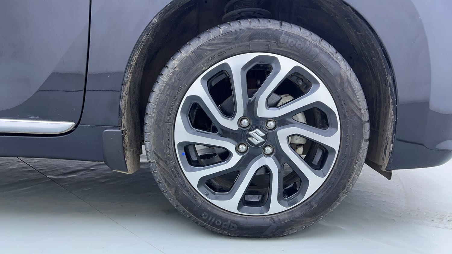 Used 2024 Maruti Suzuki Baleno Alpha AGS Petrol Automatic tyres RIGHT FRONT TYRE RIM VIEW
