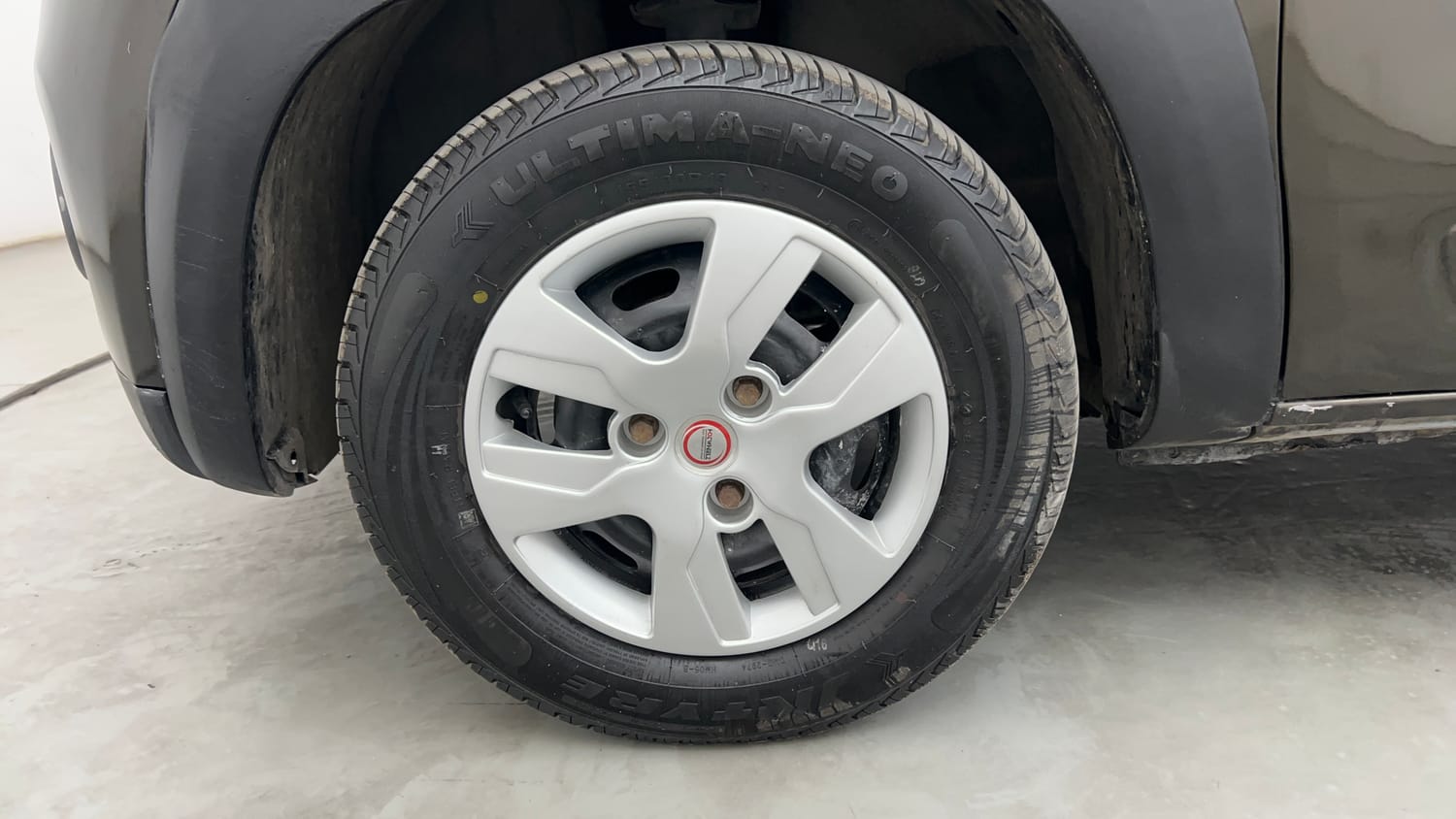Used 2019 Renault Kwid RXT (O) 1.0 SCE Edition Petrol Manual tyres LEFT FRONT TYRE RIM VIEW