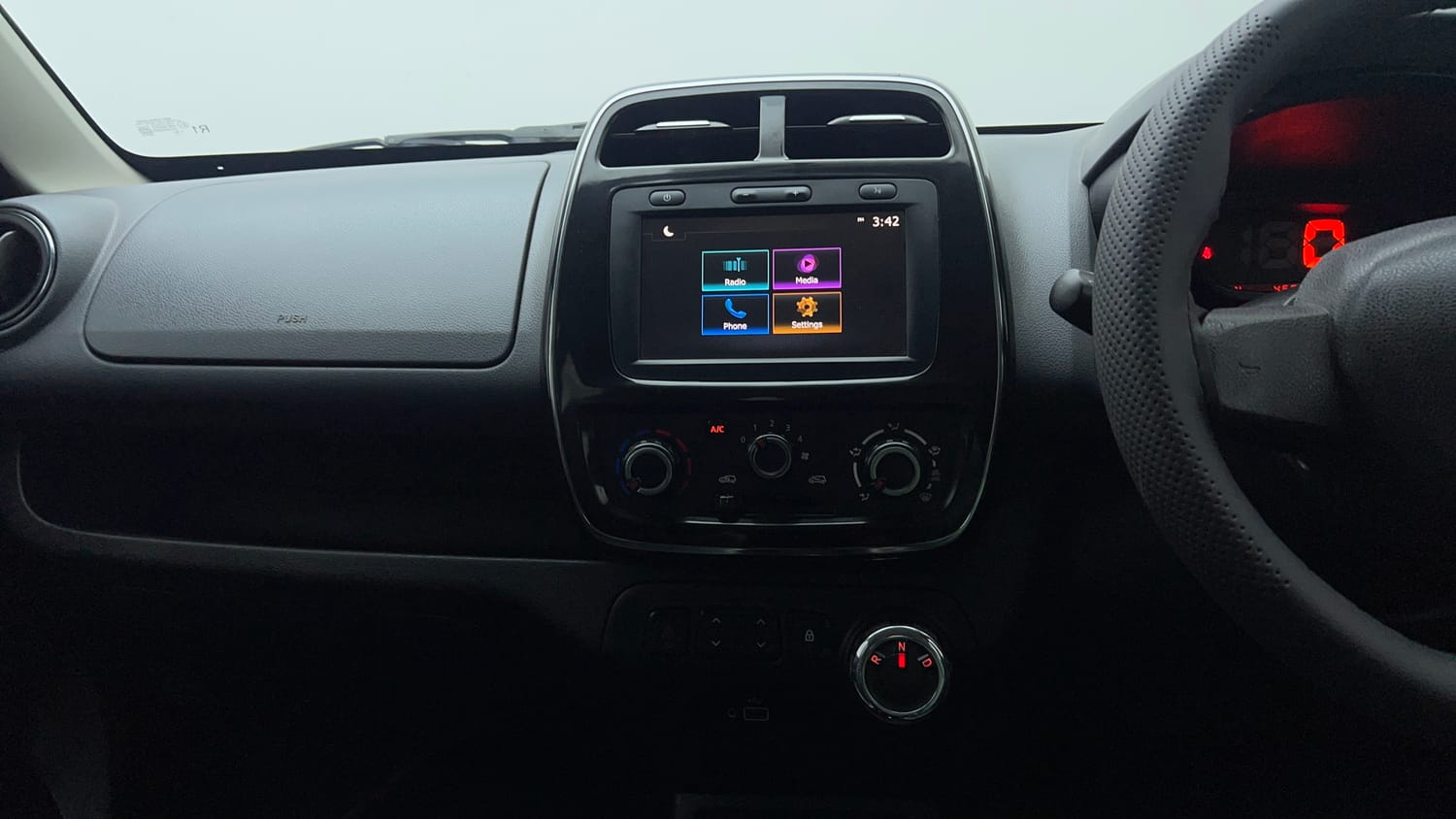 Used 2020 Renault Kwid 1.0 RXT AMT Opt Petrol Automatic interior MUSIC SYSTEM & AC CONTROL VIEW