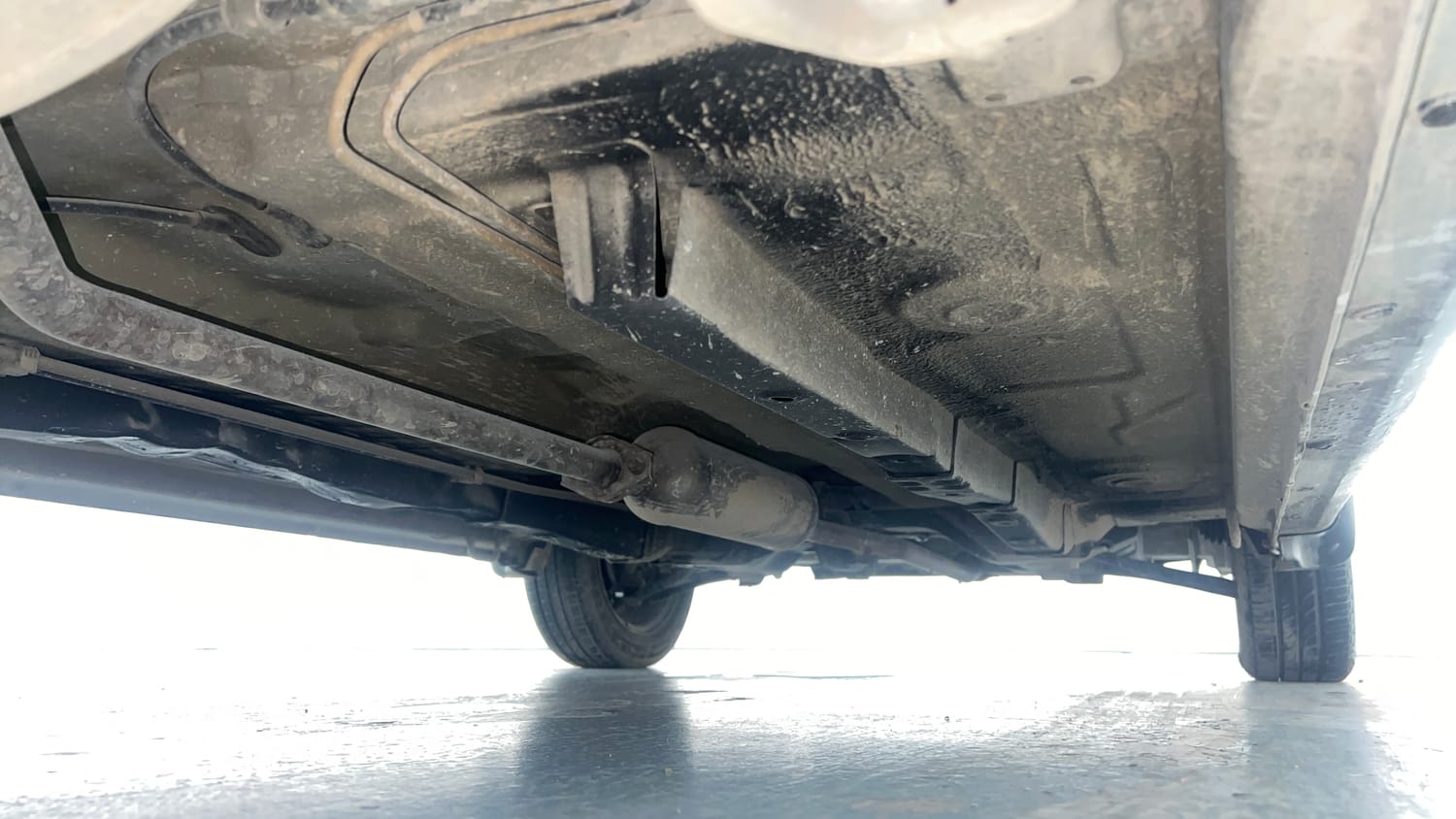 Used 2013 Maruti Suzuki Wagon R 1.0 VXi Petrol Manual extra REAR RIGHT UNDERBODY VIEW