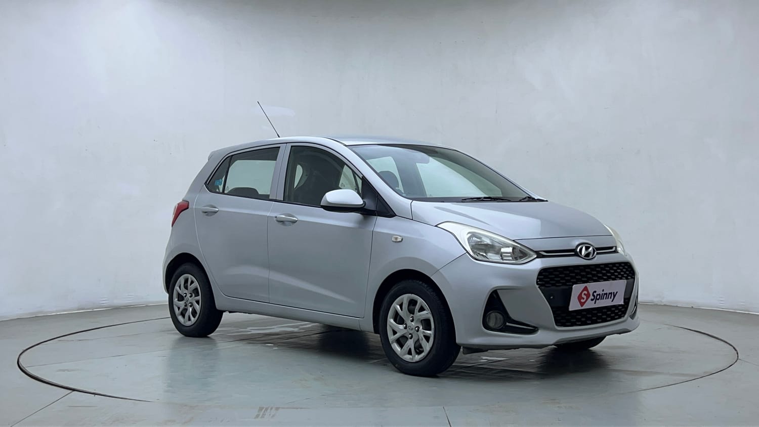 Used 2017 Hyundai Grand i10 Magna AT 1.2 Kappa VTVT Petrol Automatic exterior RIGHT FRONT CORNER VIEW