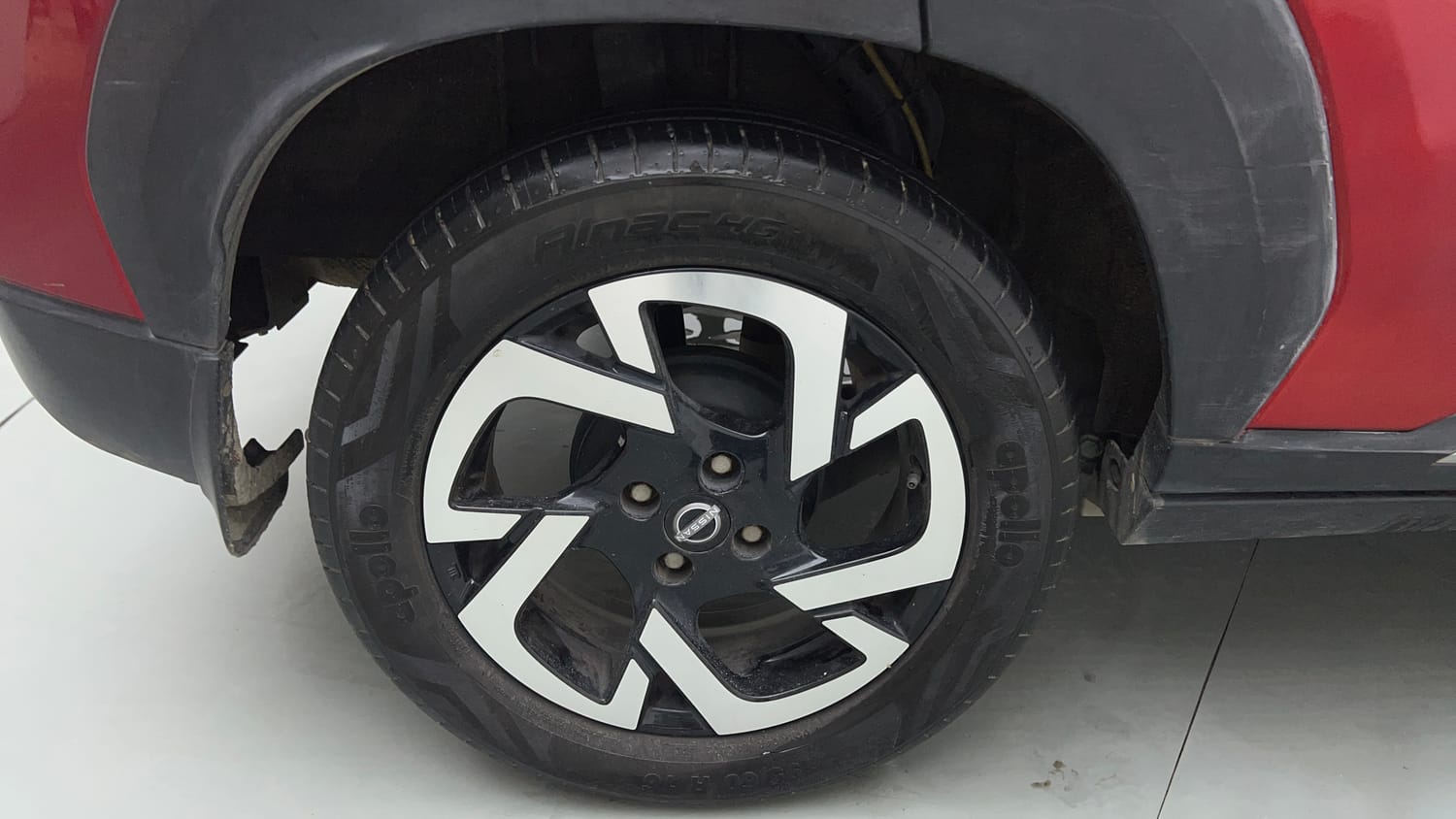 Used 2021 Nissan Magnite XV Premium Petrol + CNG(Outside Fitted) Cng Manual tyres RIGHT REAR TYRE RIM VIEW
