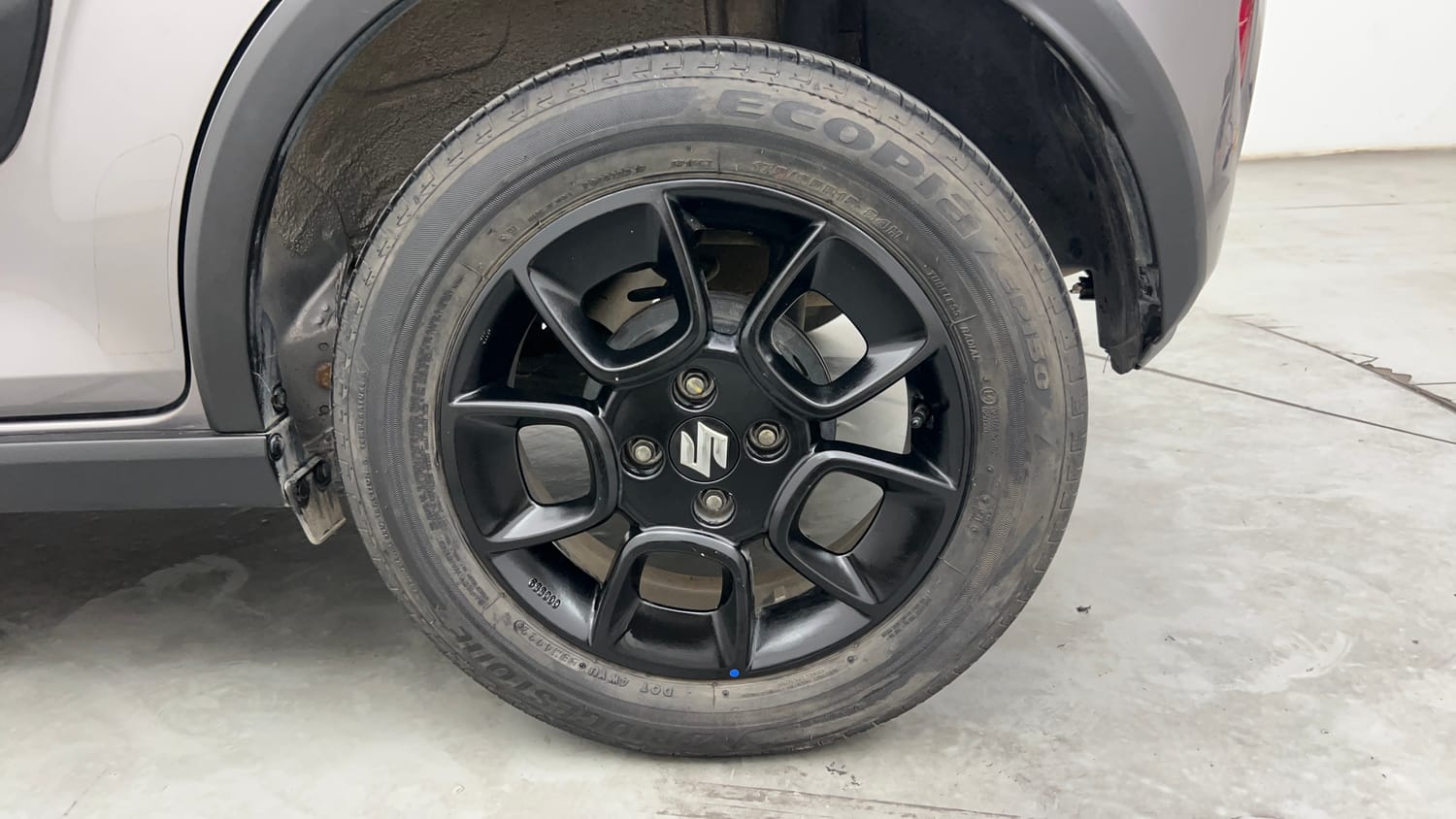 Used 2023 Maruti Suzuki Ignis Zeta 1.2 MT Petrol Manual tyres LEFT REAR TYRE RIM VIEW
