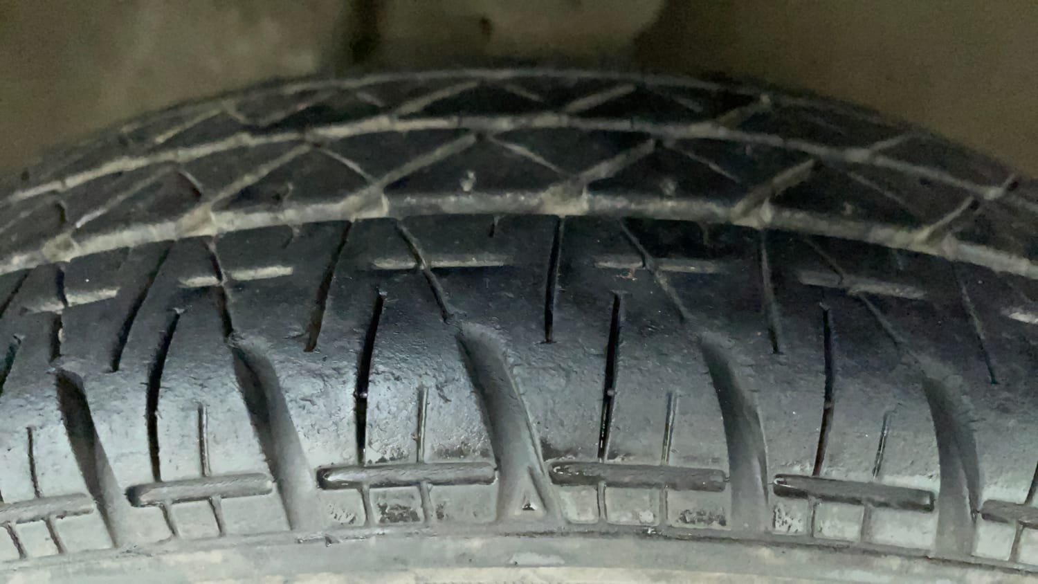 Used 2017 Maruti Suzuki Alto 800 LXi Petrol Manual tyres RIGHT FRONT TYRE TREAD VIEW