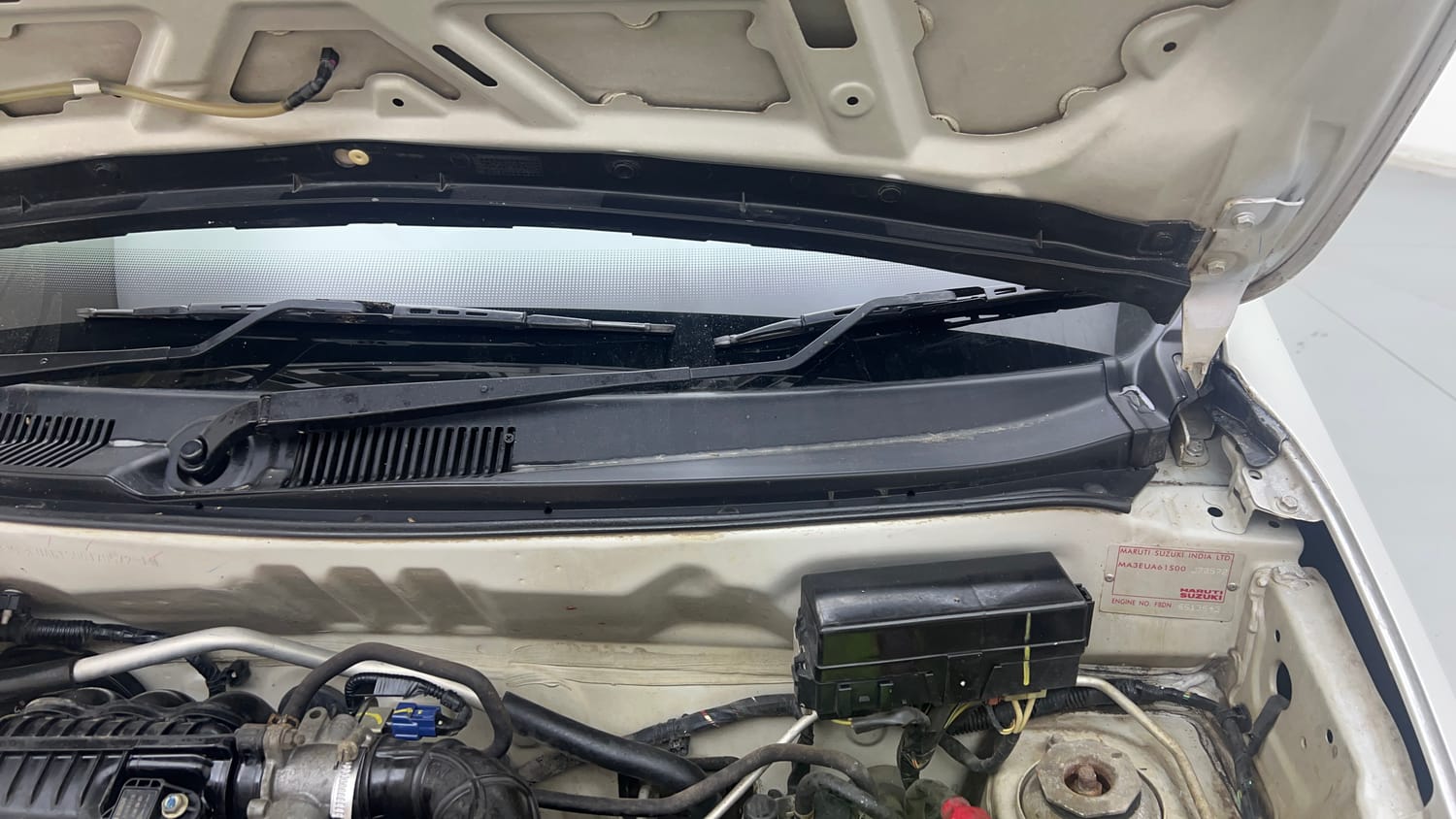 Used 2021 Maruti Suzuki Alto 800 VXi Petrol Manual engine ENGINE LEFT SIDE HINGE & APRON VIEW