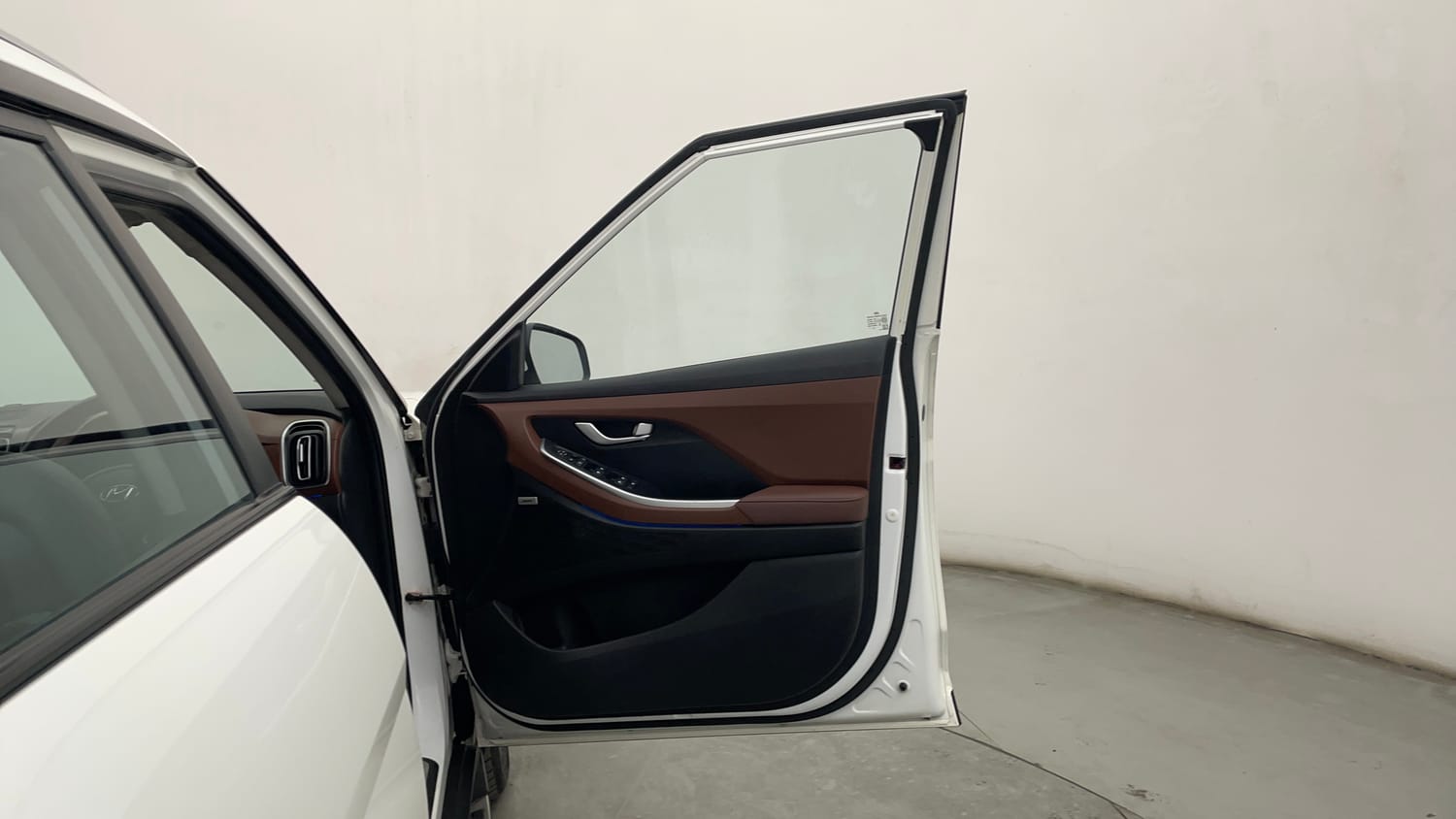 Used 2021 Hyundai Alcazar Platinum (O) 6 STR 2.0 Petrol AT Petrol Automatic interior RIGHT FRONT DOOR OPEN VIEW