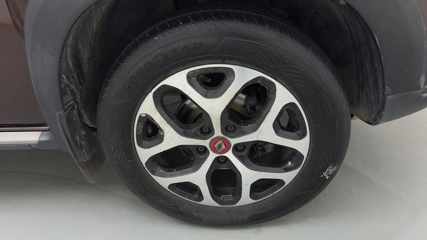 Used 2021 Renault Duster RXZ 1.3 Turbo Petrol CVT Petrol Automatic tyres RIGHT FRONT TYRE RIM VIEW