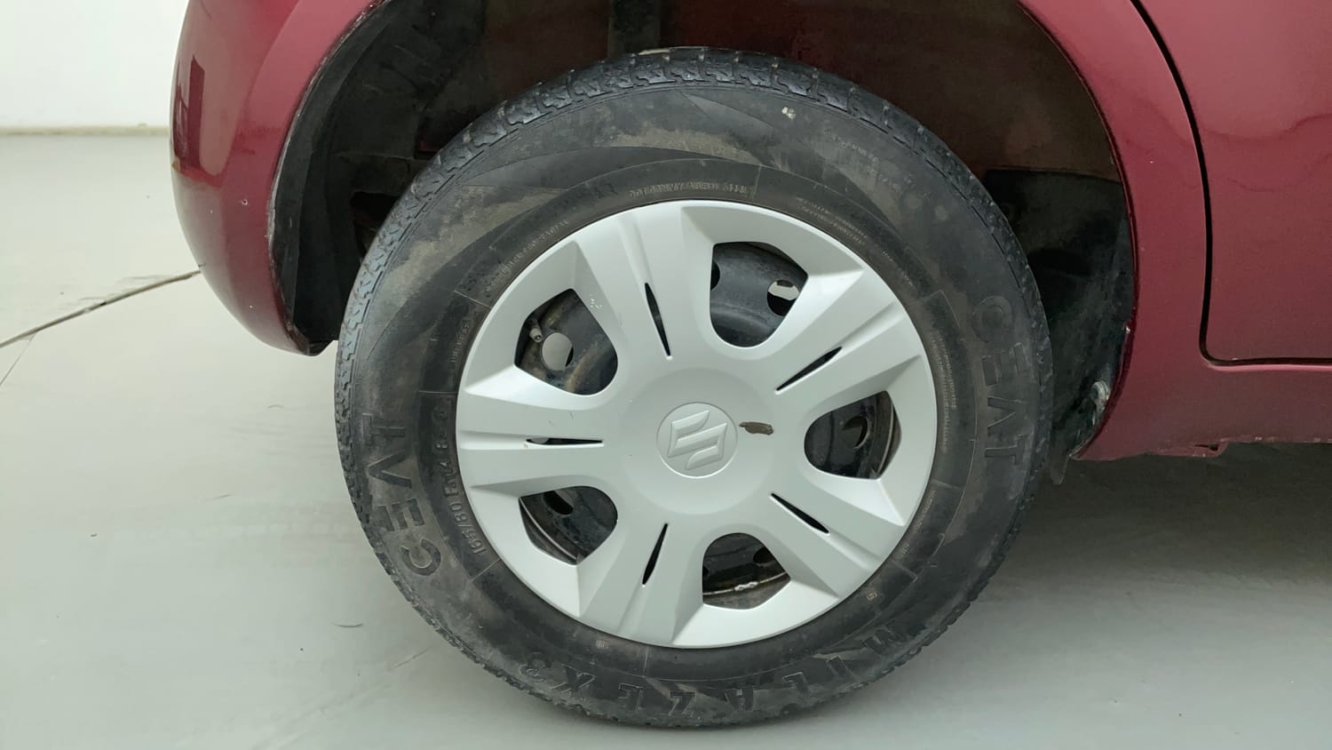 Used 2013 Maruti Suzuki Ritz Vxi BS-IV Petrol Manual tyres RIGHT REAR TYRE RIM VIEW