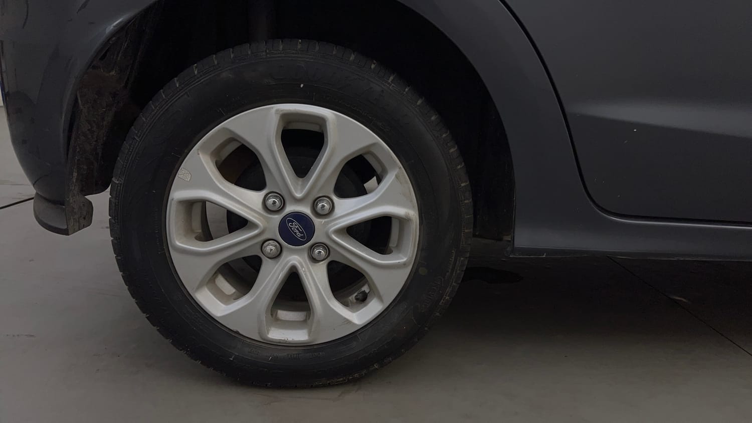 Used 2016 Ford Figo Titanium 1.5 Ti-VCT AT Petrol Automatic tyres RIGHT REAR TYRE RIM VIEW