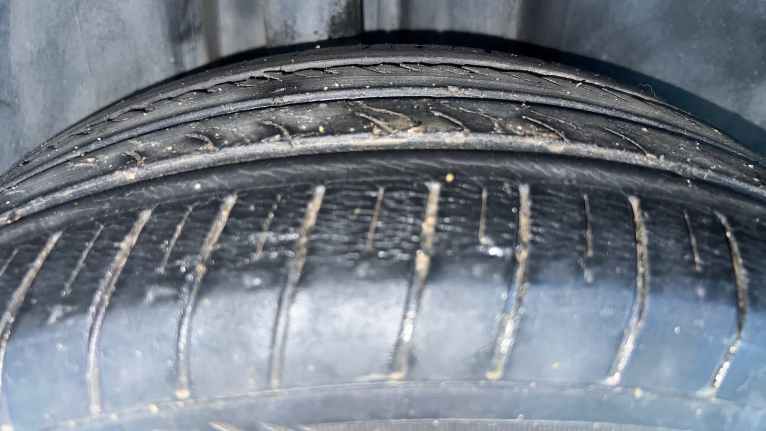 Used 2016 Volkswagen Vento Highline Petrol AT Petrol Automatic tyres RIGHT REAR TYRE TREAD VIEW