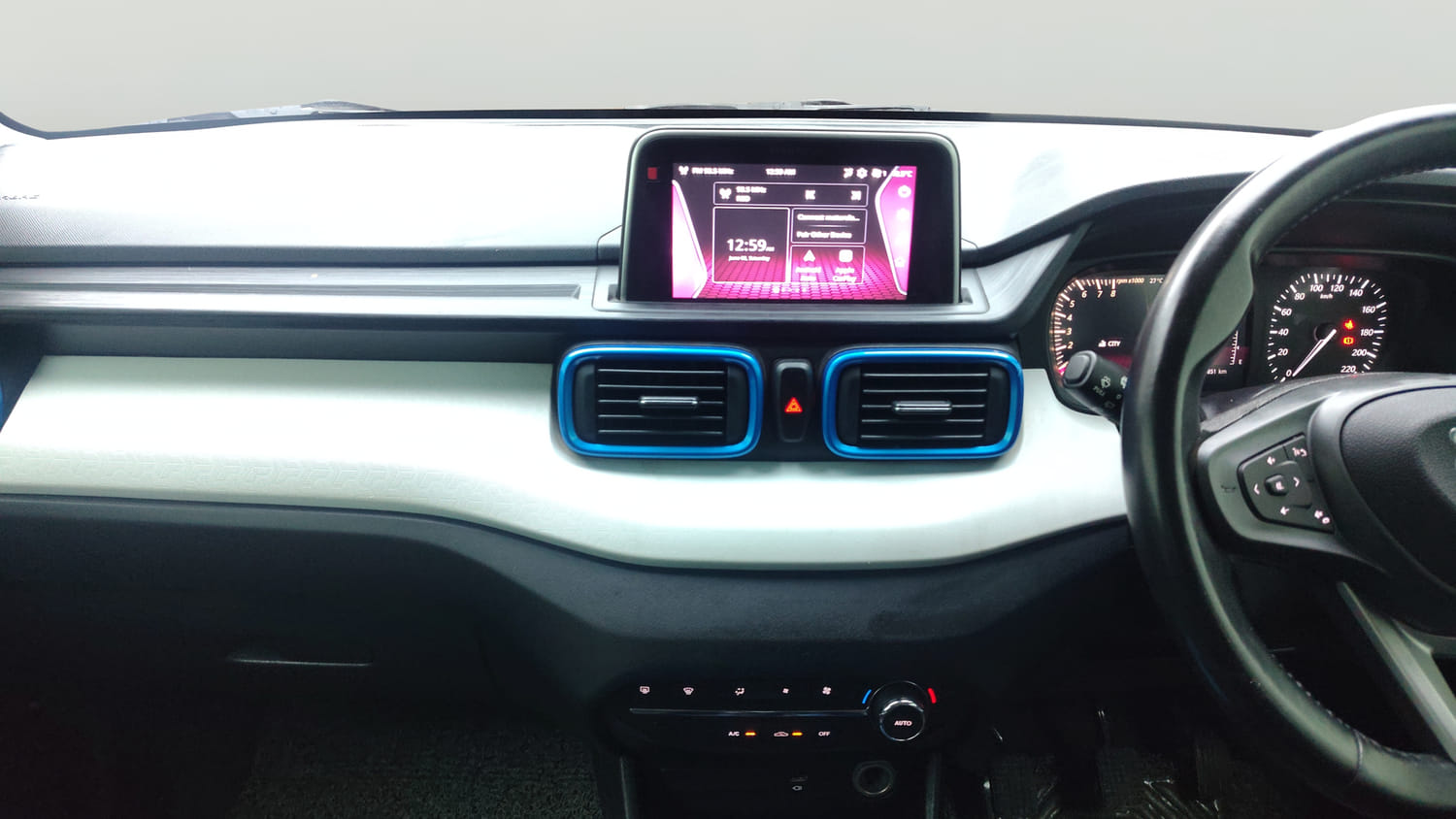 Used 2022 Tata Punch Creative Dual Tone Petrol Manual interior MUSIC SYSTEM & AC CONTROL VIEW