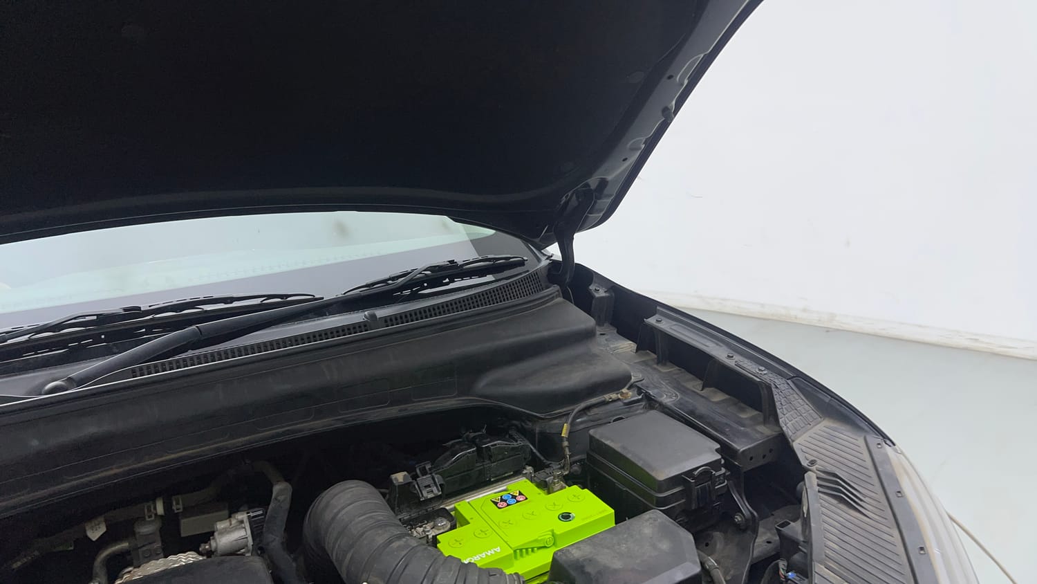 Used 2022 Hyundai Alcazar Signature (O) 6 STR 1.5 Diesel AT Diesel Automatic engine ENGINE LEFT SIDE HINGE & APRON VIEW